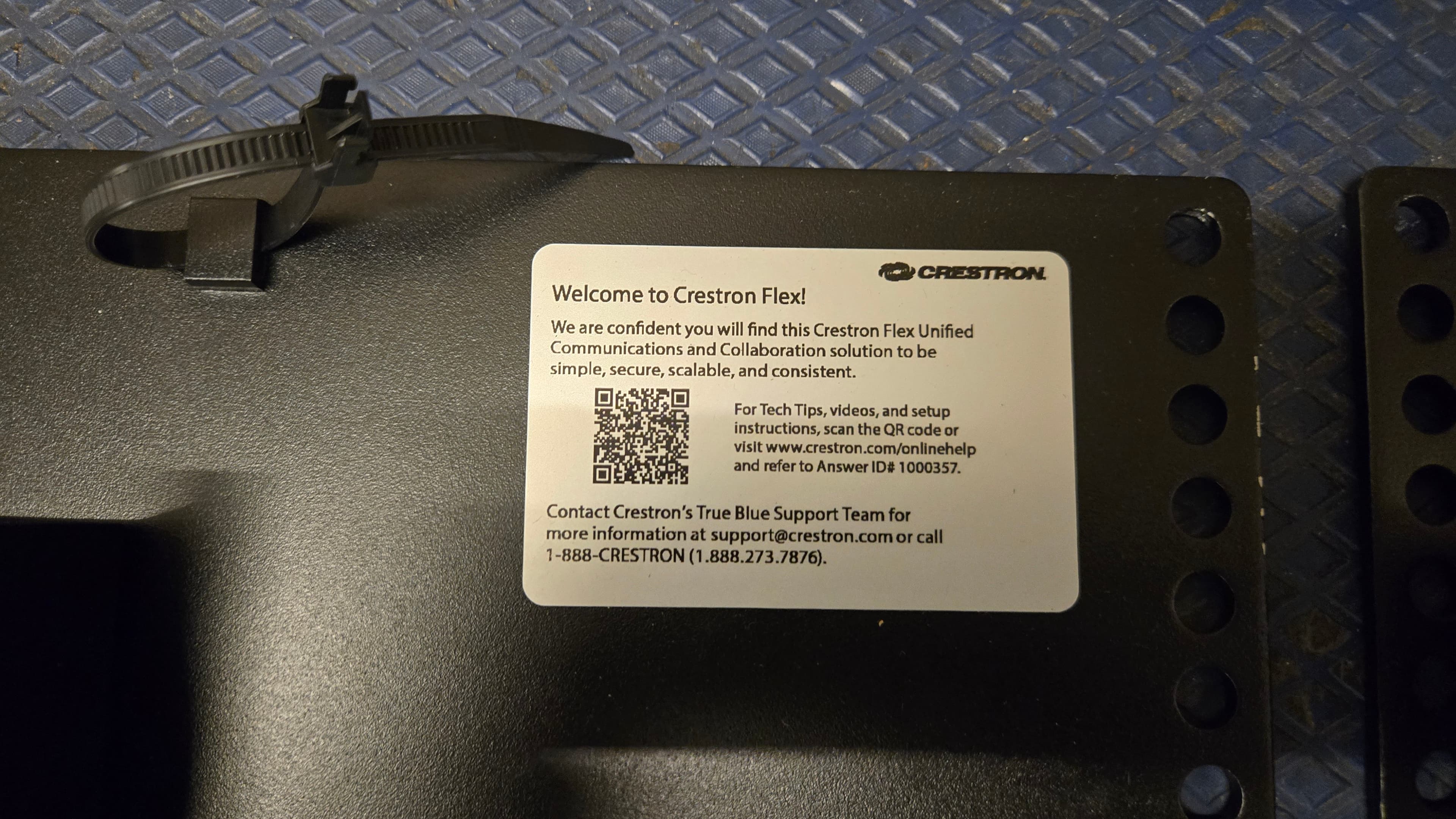Système Crestron UC avec supports et mixeurs USB — imagem 4