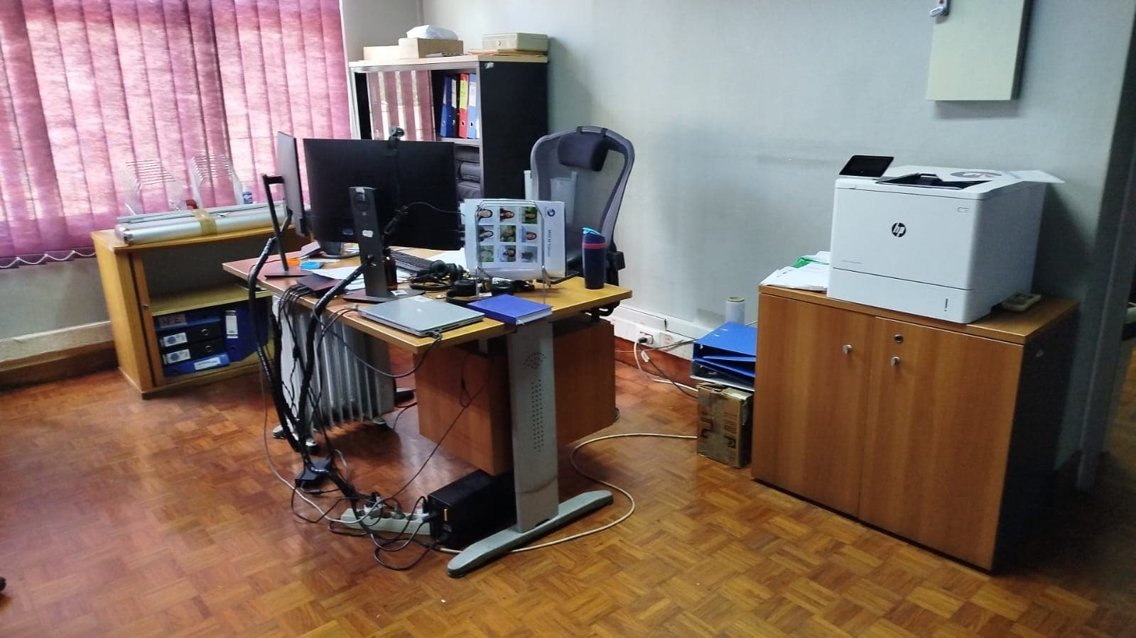 Mobiliario de oficina — imagen 1