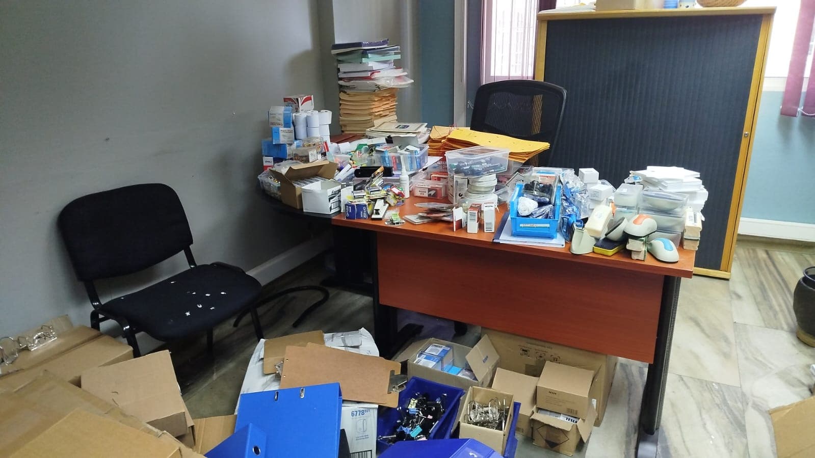 Mobiliario de oficina — imagen 1