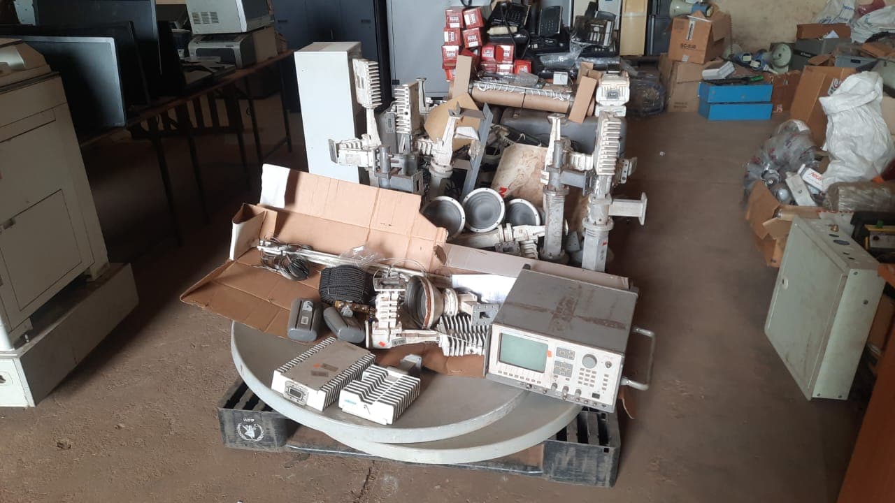 VSAT, Telephony, and Radio Equipment — imagem 3