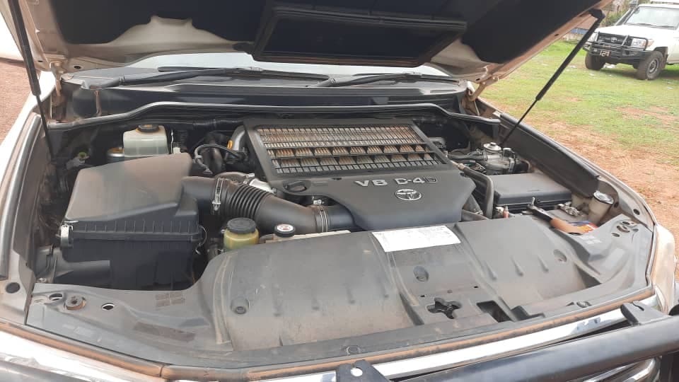 Toyota  Landcruser VX - VDJ200R-GNTEZ 2017 — imagen 2