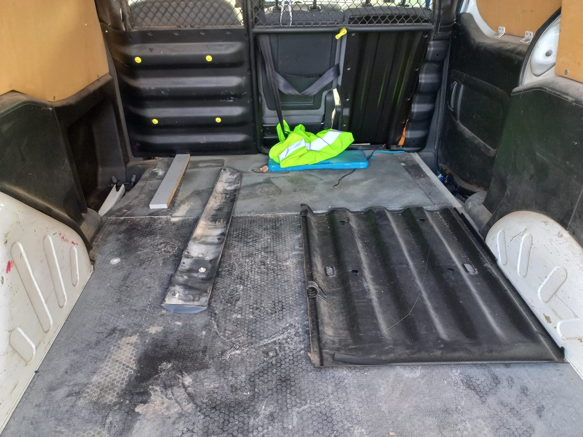 Citroën Berlingo · Ano 2016 — image 16