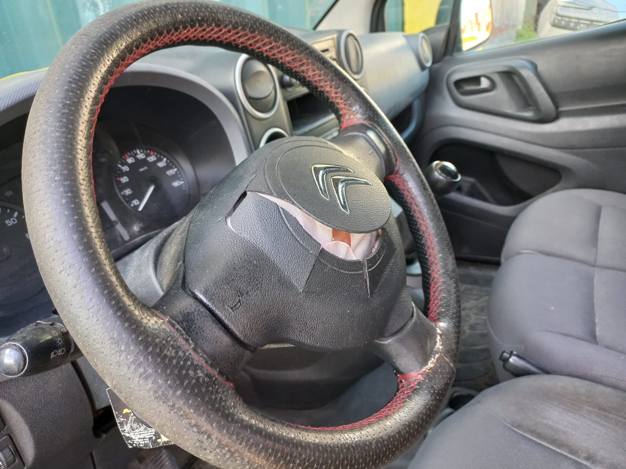 Citroën Berlingo · Ano 2016 — image 23