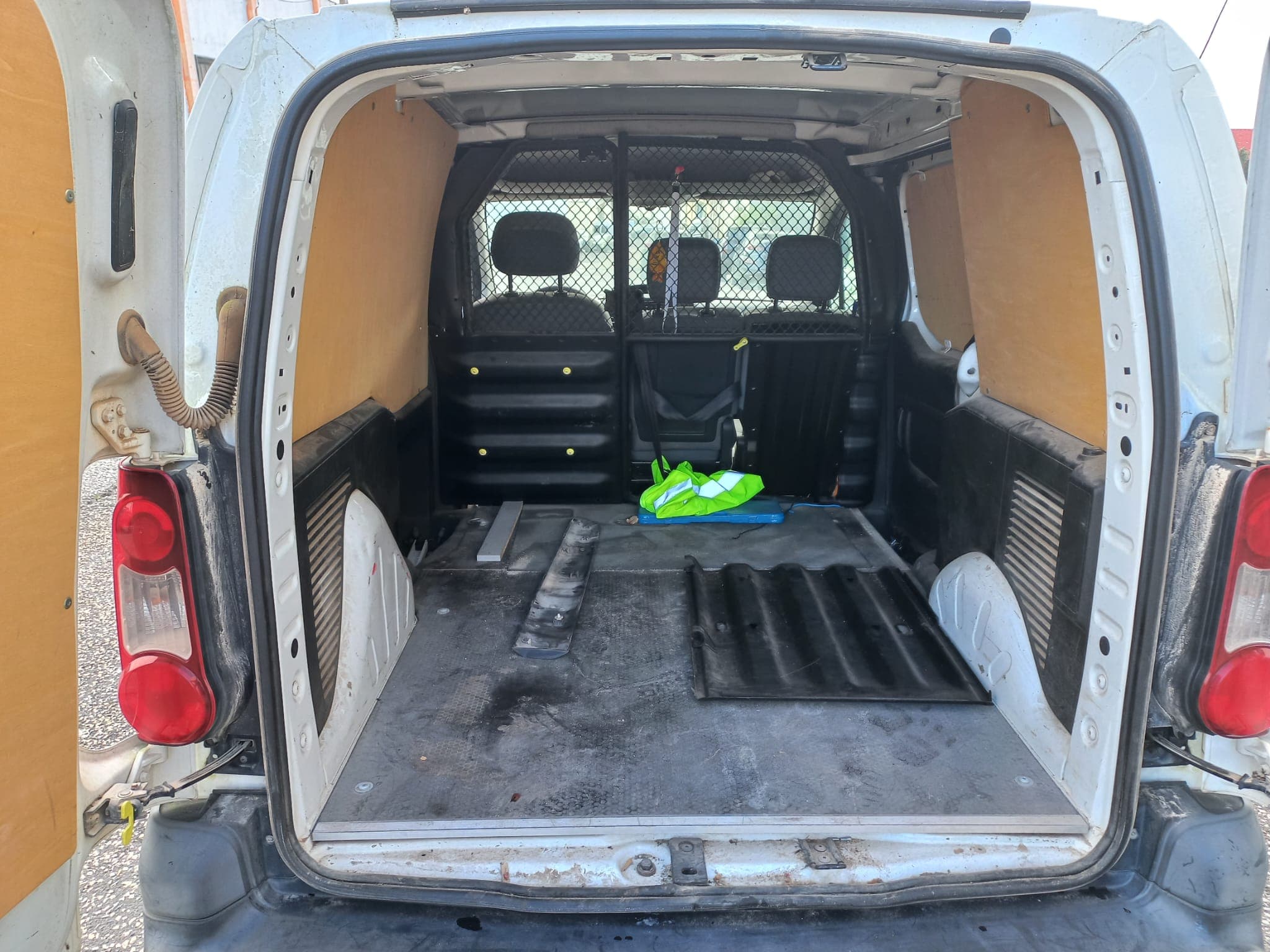 Citroën Berlingo · Ano 2016 — image 17