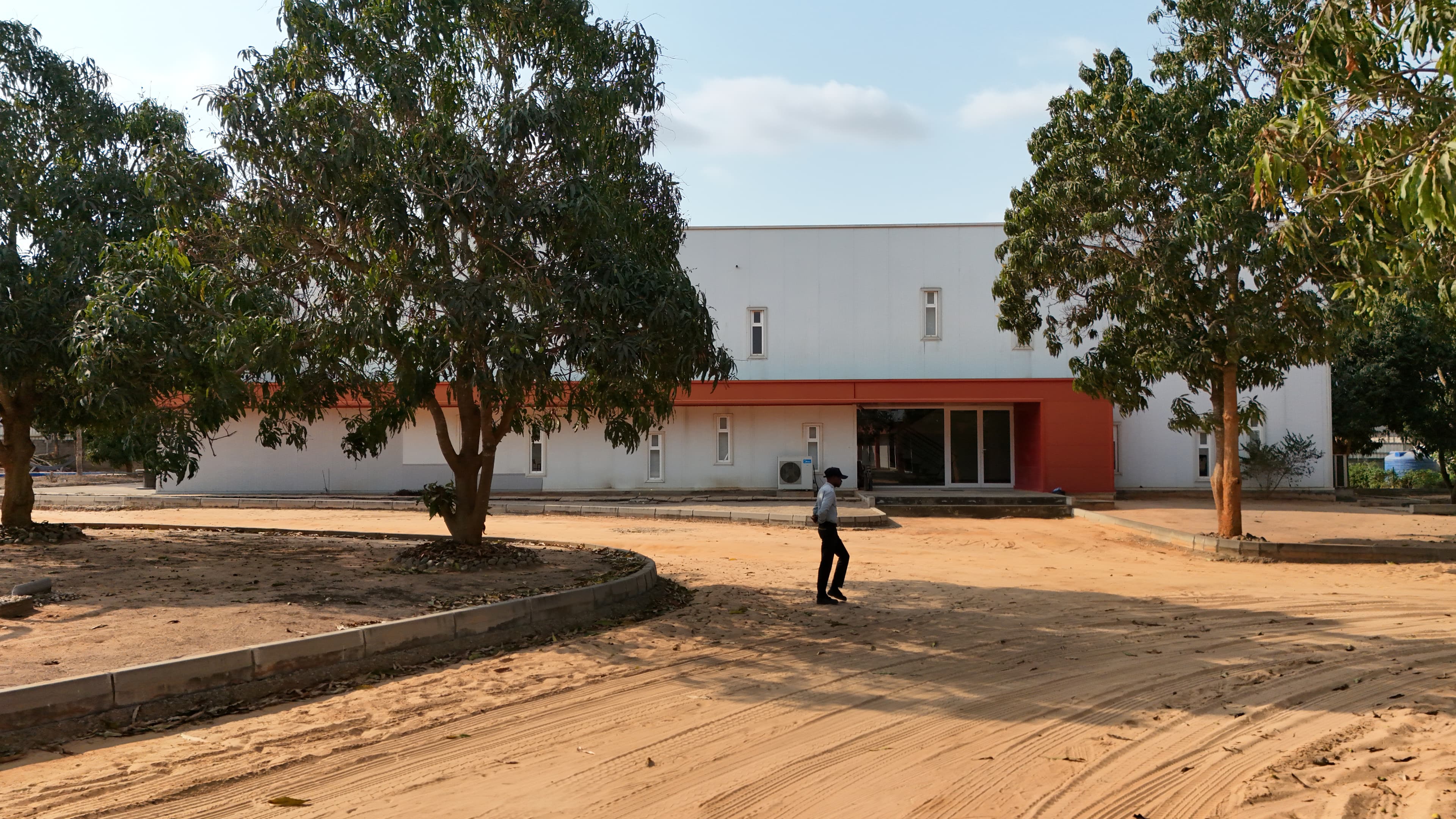 Kikuxi | Estaleiro Industrial com Infraestruturas Residenciais e Operacionais — imagen 7