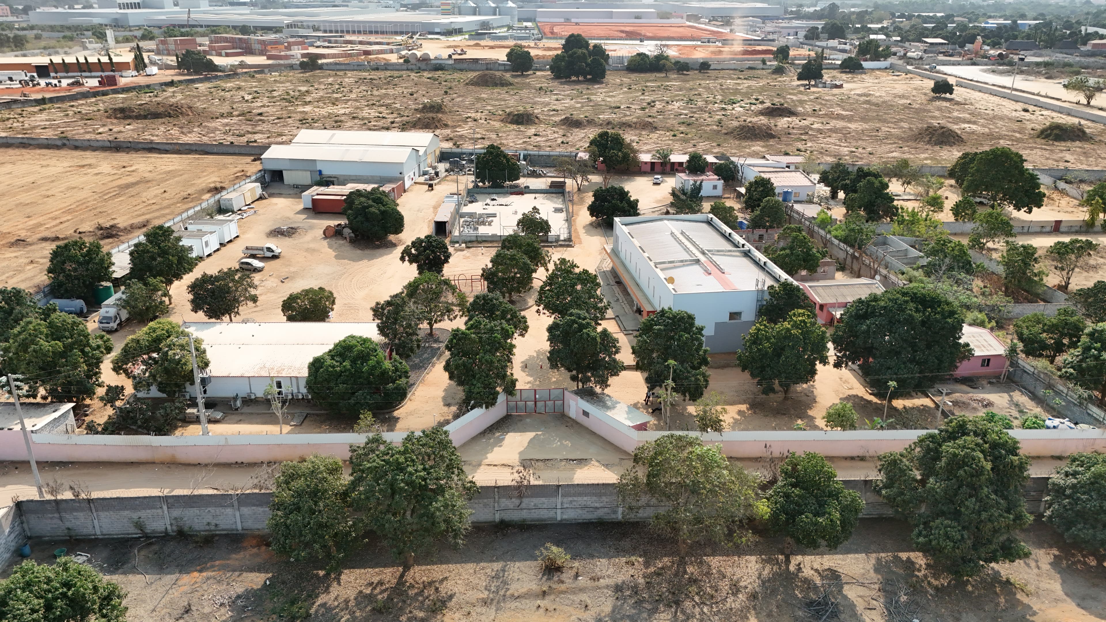 Kikuxi | Estaleiro Industrial com Infraestruturas Residenciais e Operacionais — imagen 1