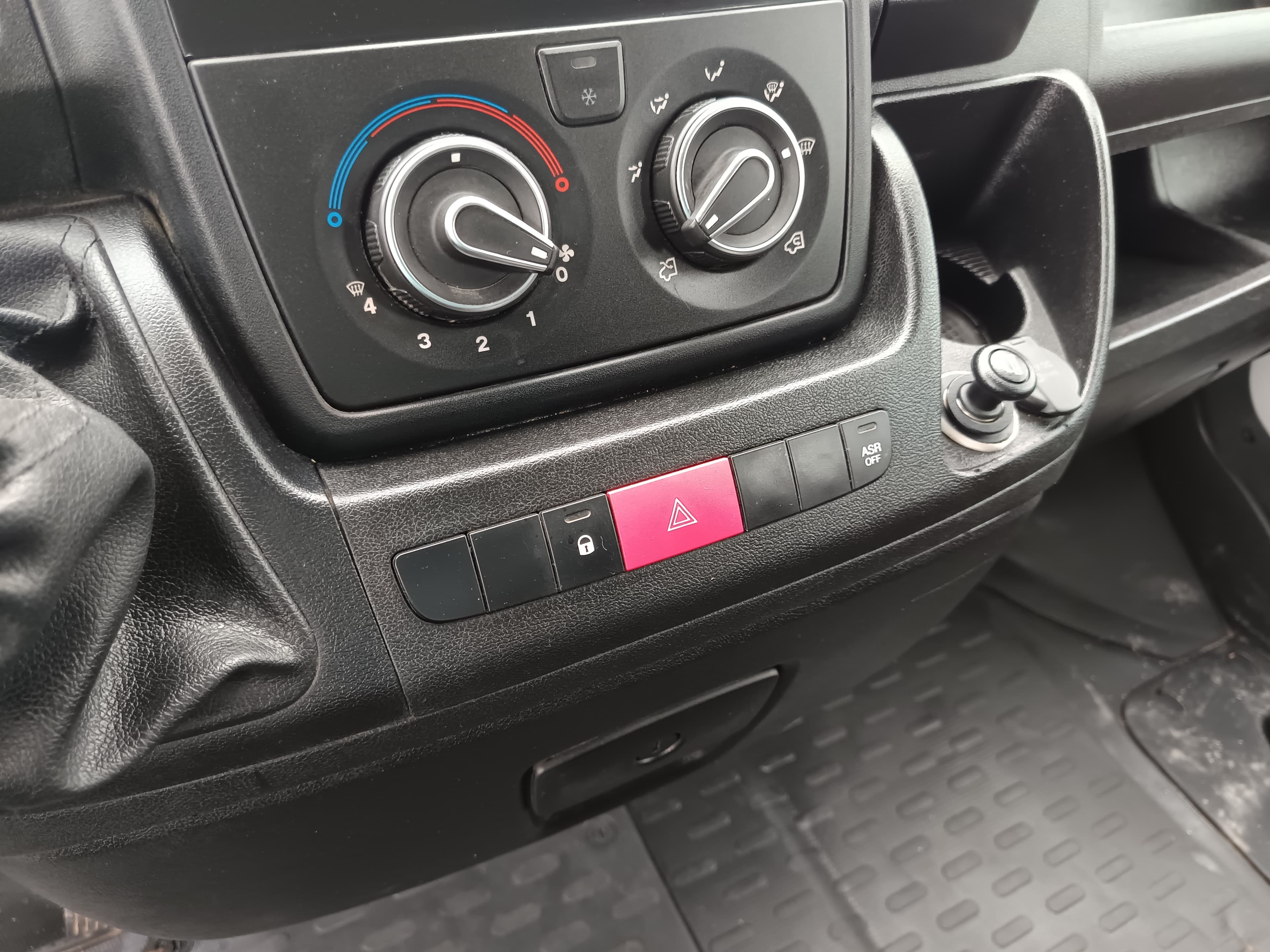 Peugeot Boxer · Ano 2014 — image 29