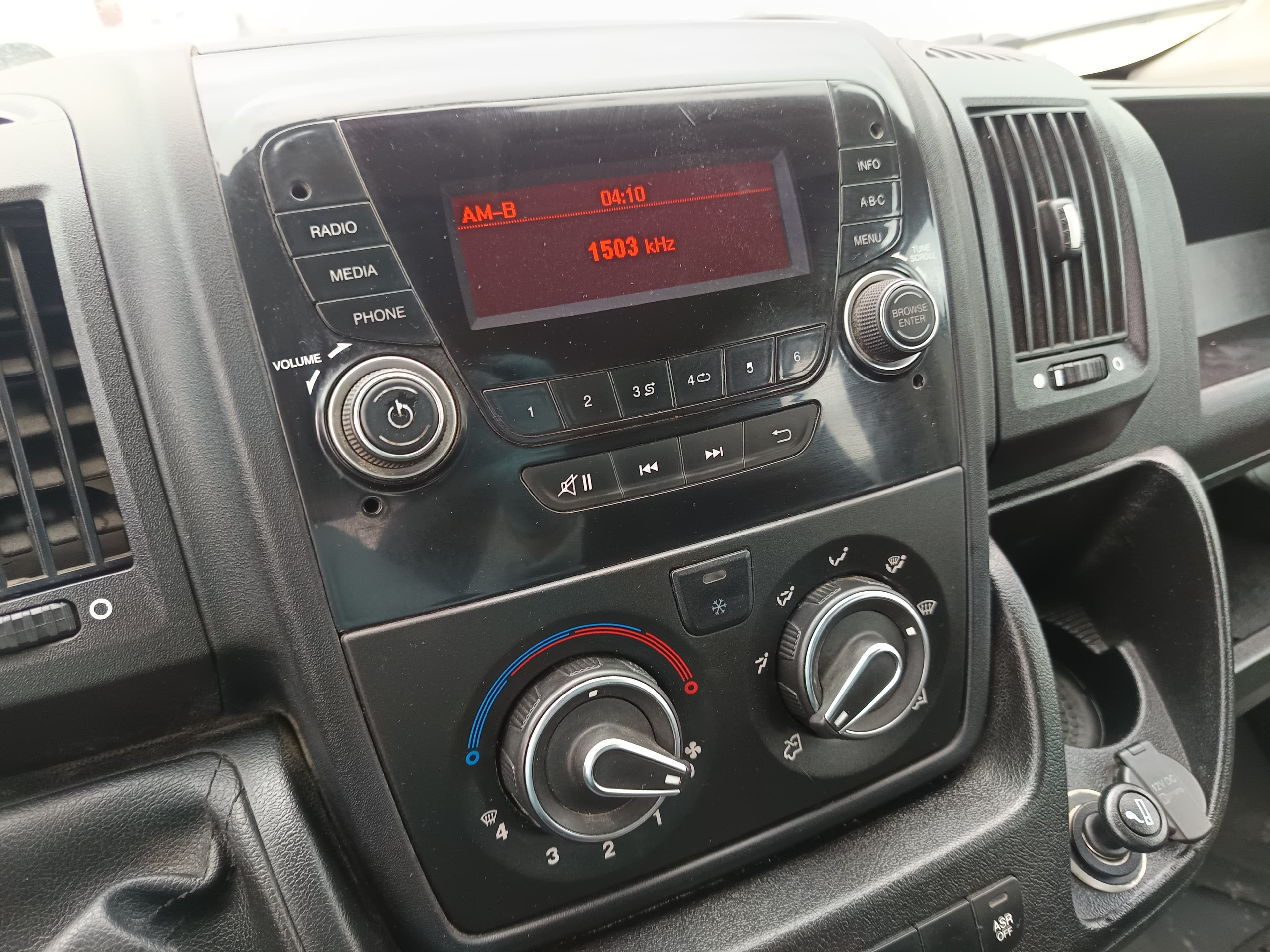 Peugeot Boxer · Ano 2014 — image 28