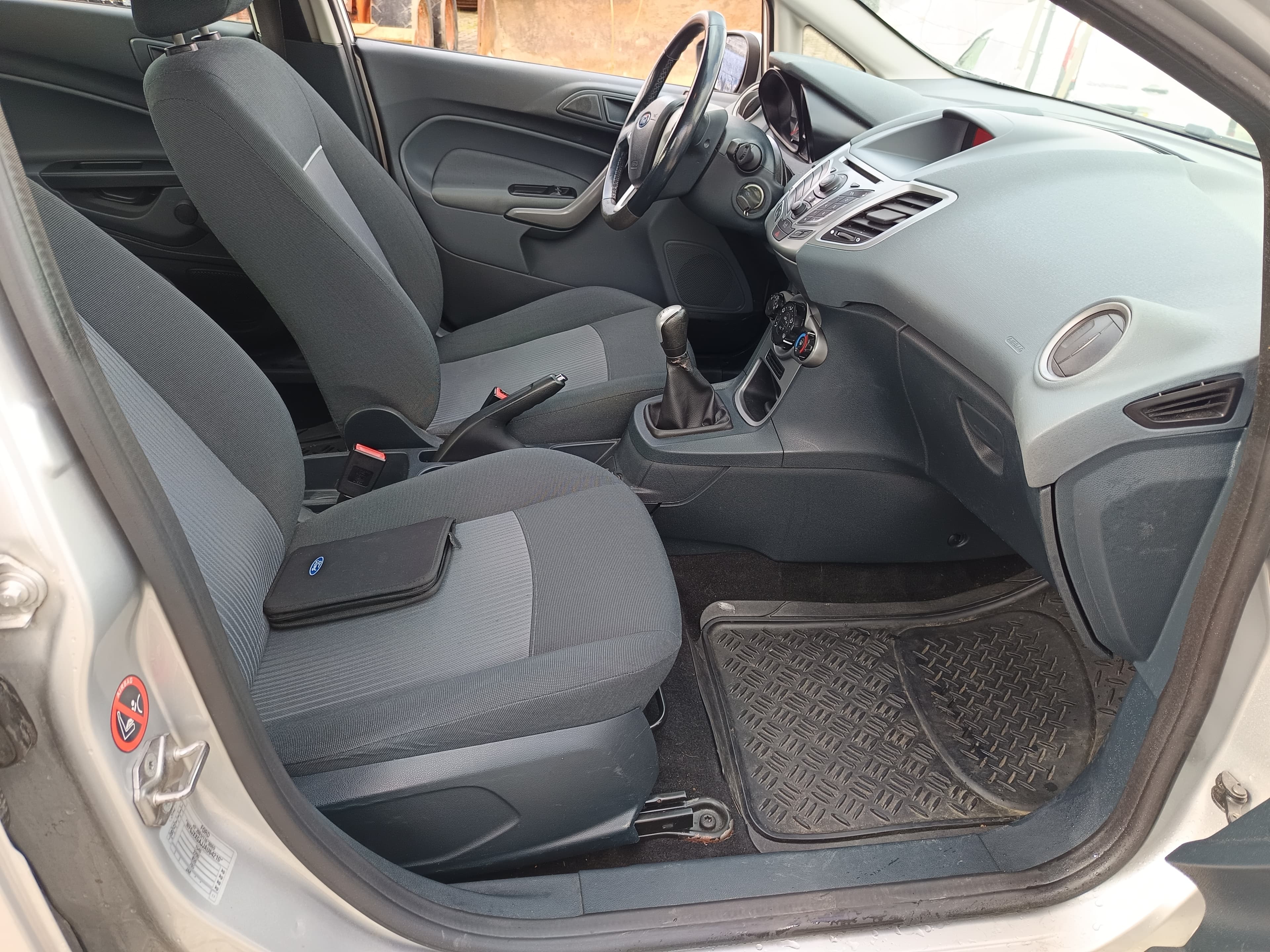 Ford Fiesta · Ano 2010 — imagem 24