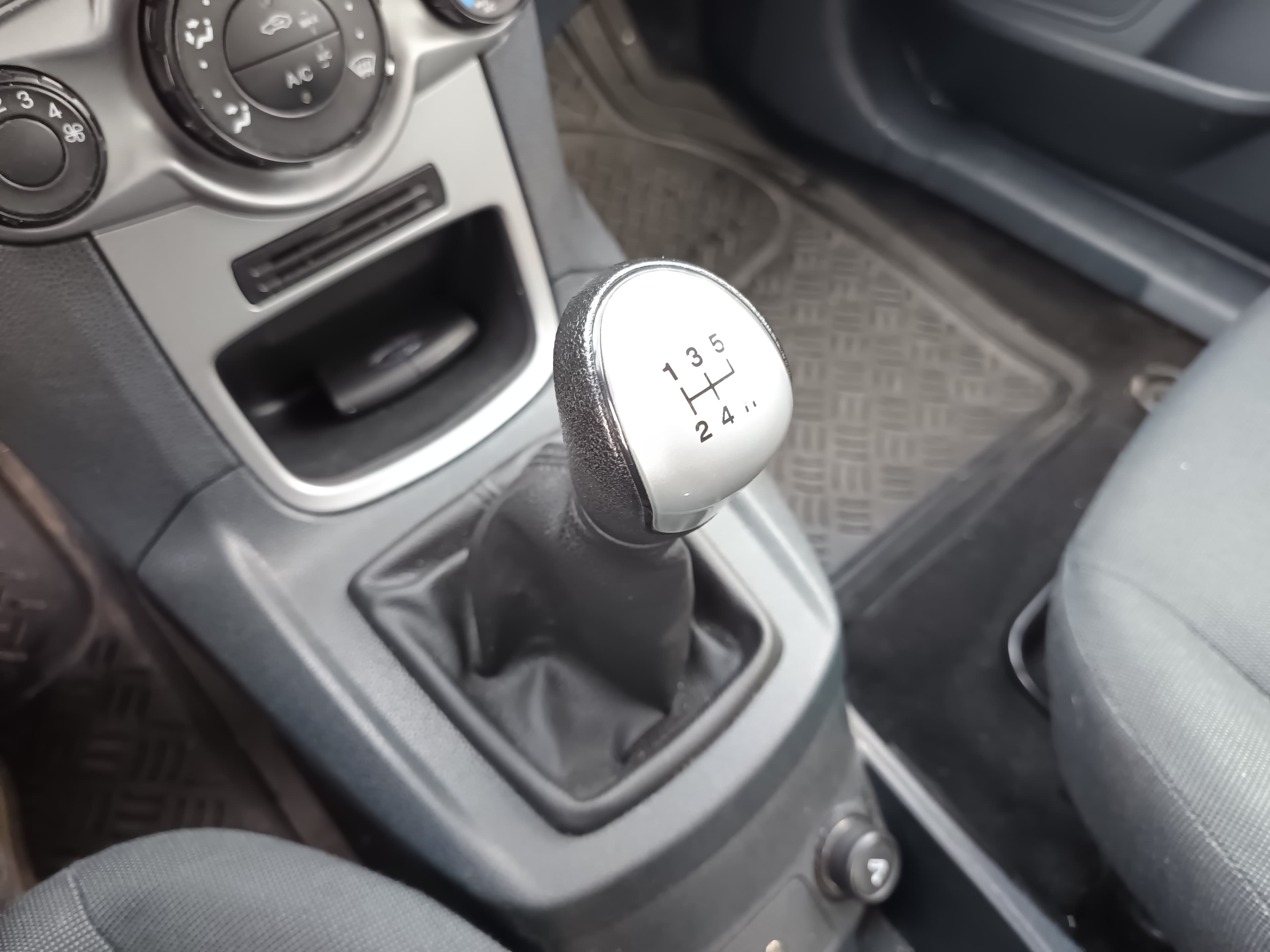 Ford Fiesta · Ano 2010 — imagem 37