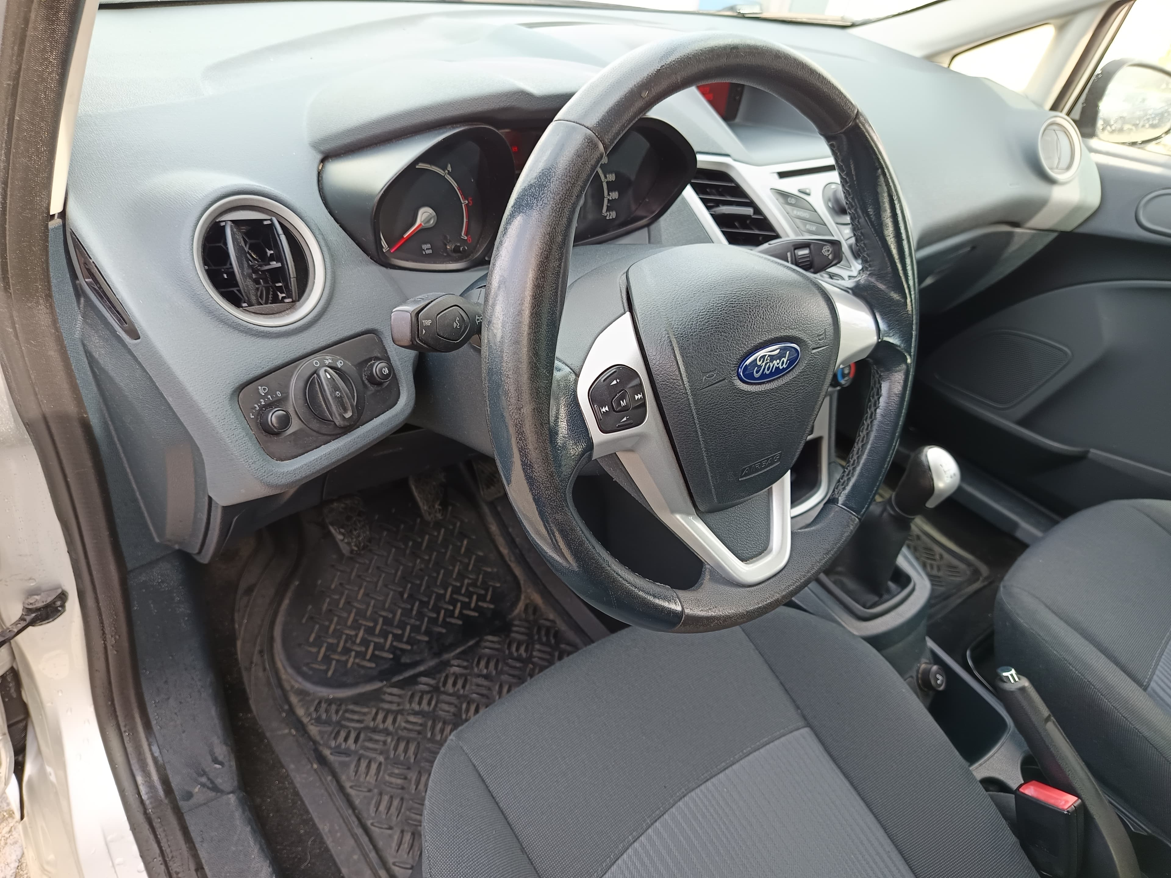 Ford Fiesta · Ano 2010 — imagem 33