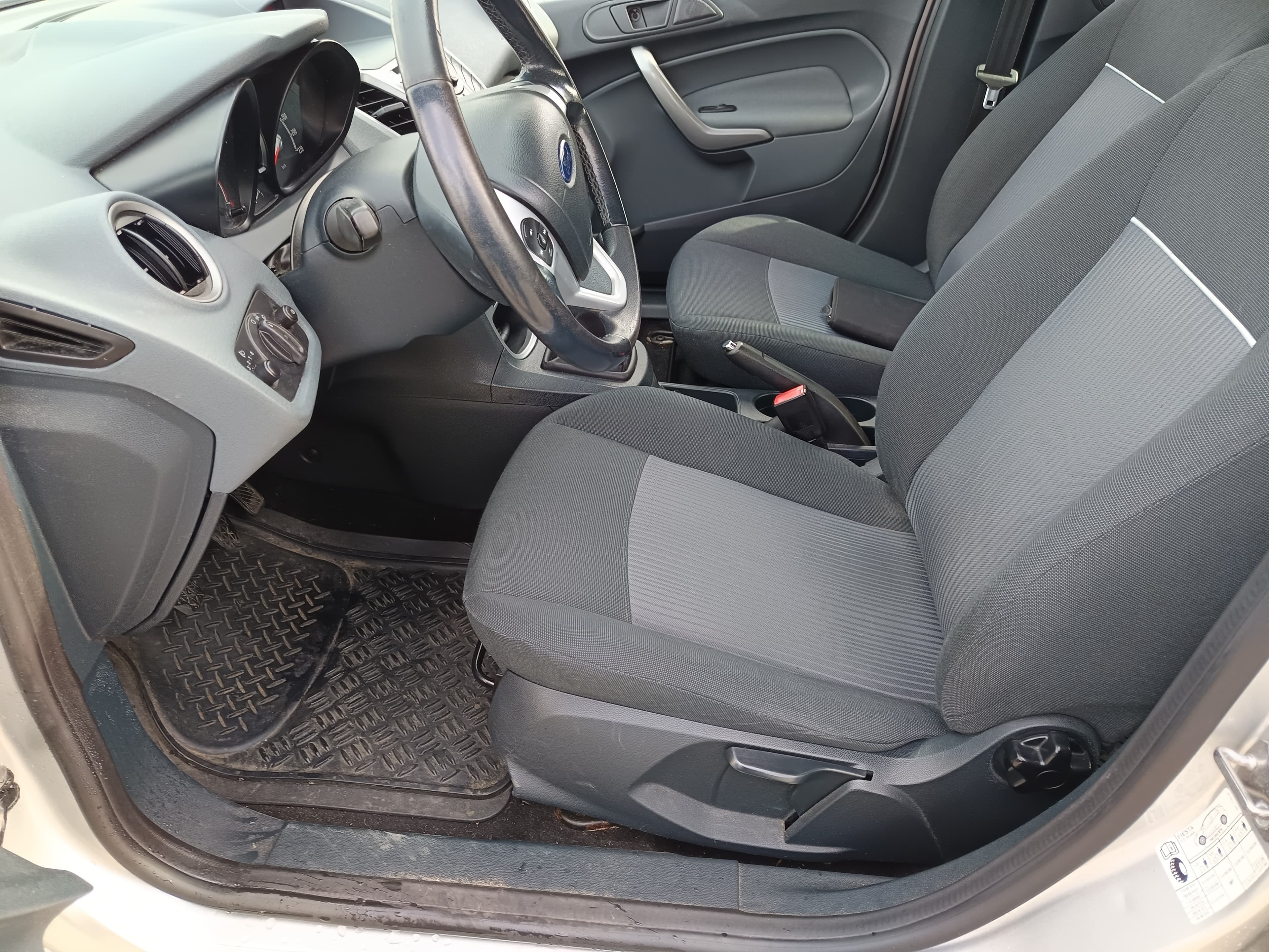 Ford Fiesta · Ano 2010 — imagem 31