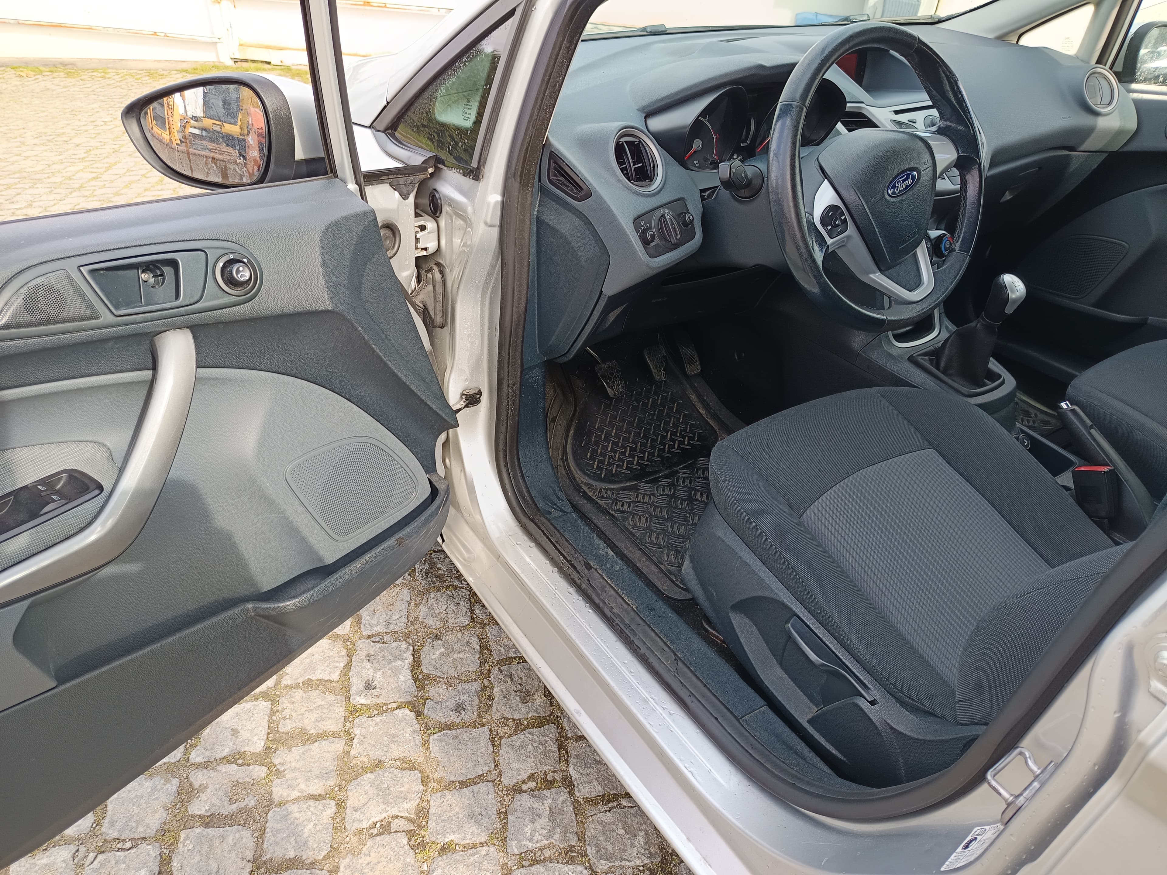 Ford Fiesta · Ano 2010 — imagem 29