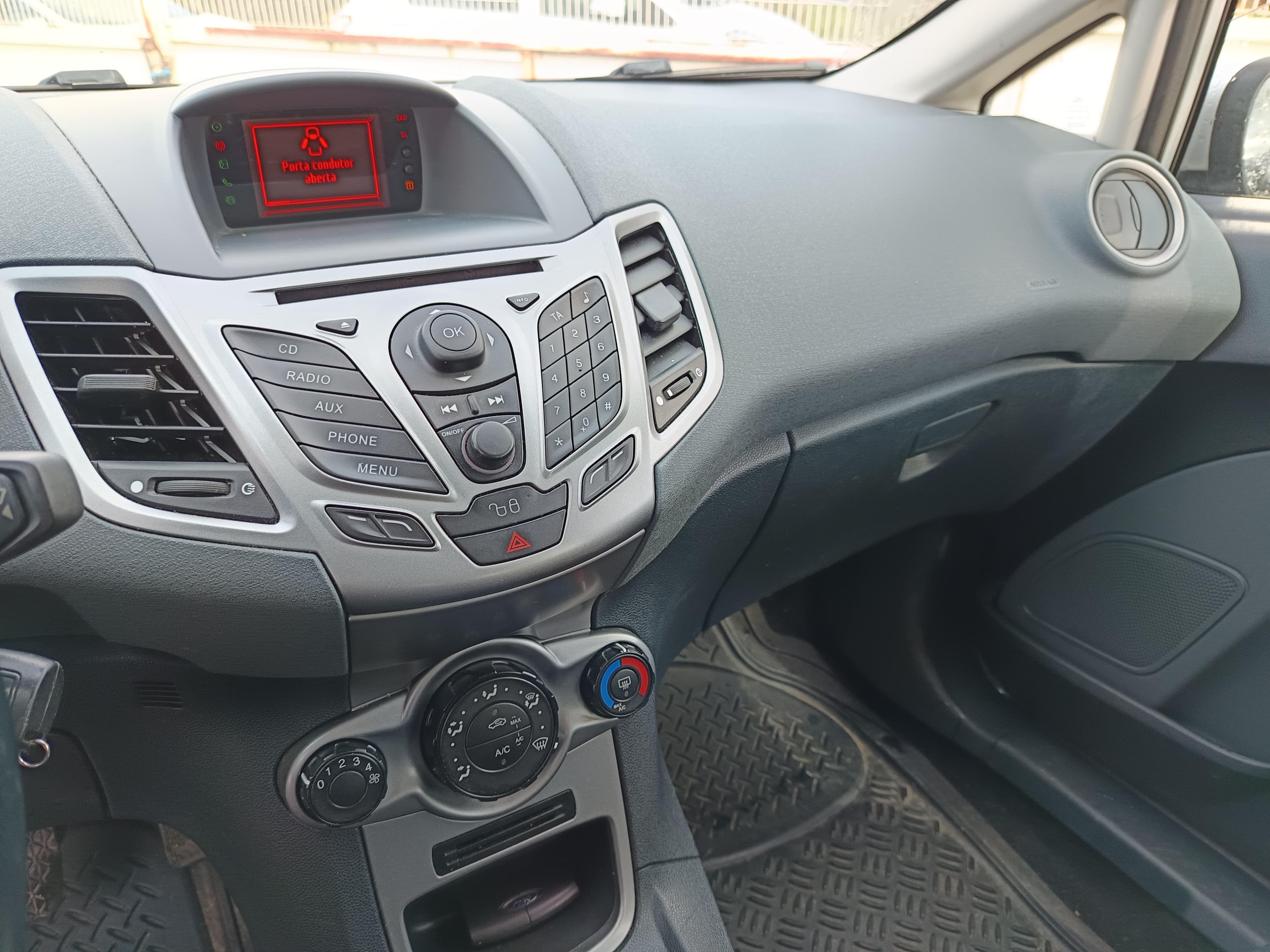 Ford Fiesta · Ano 2010 — imagem 34