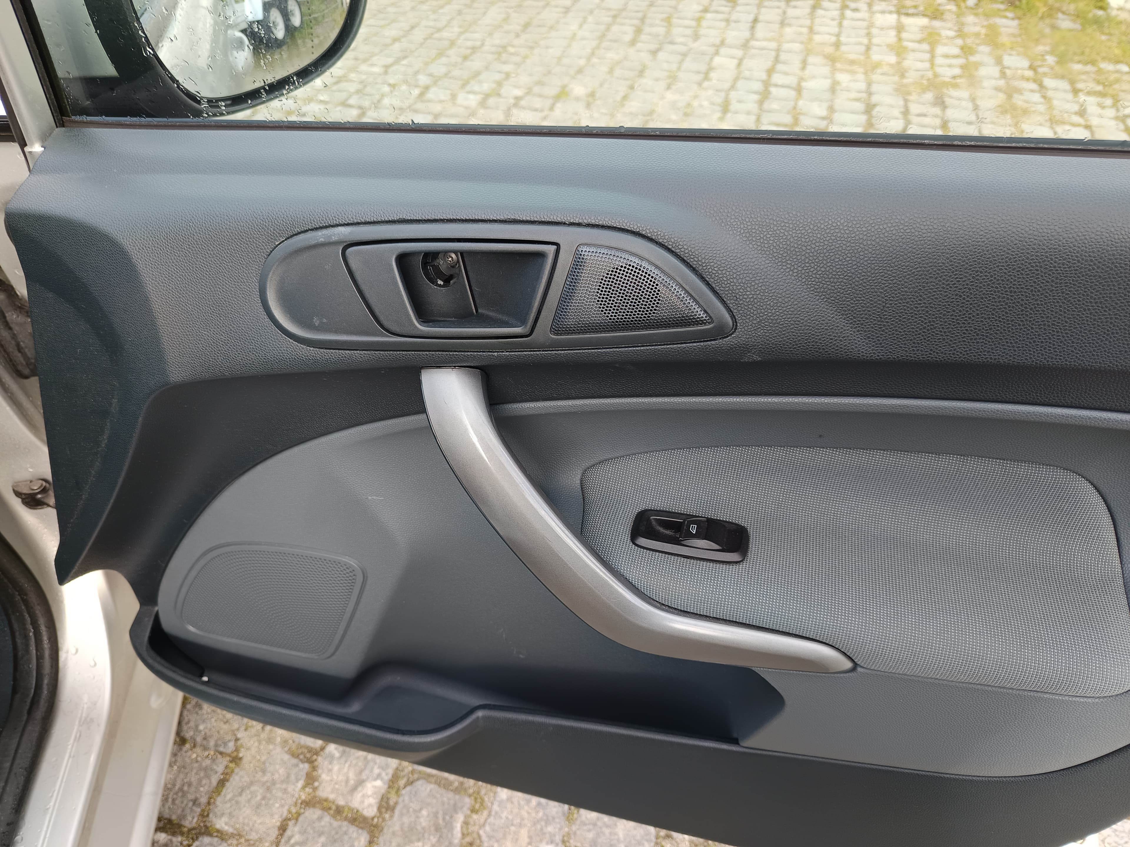 Ford Fiesta · Ano 2010 — imagem 23