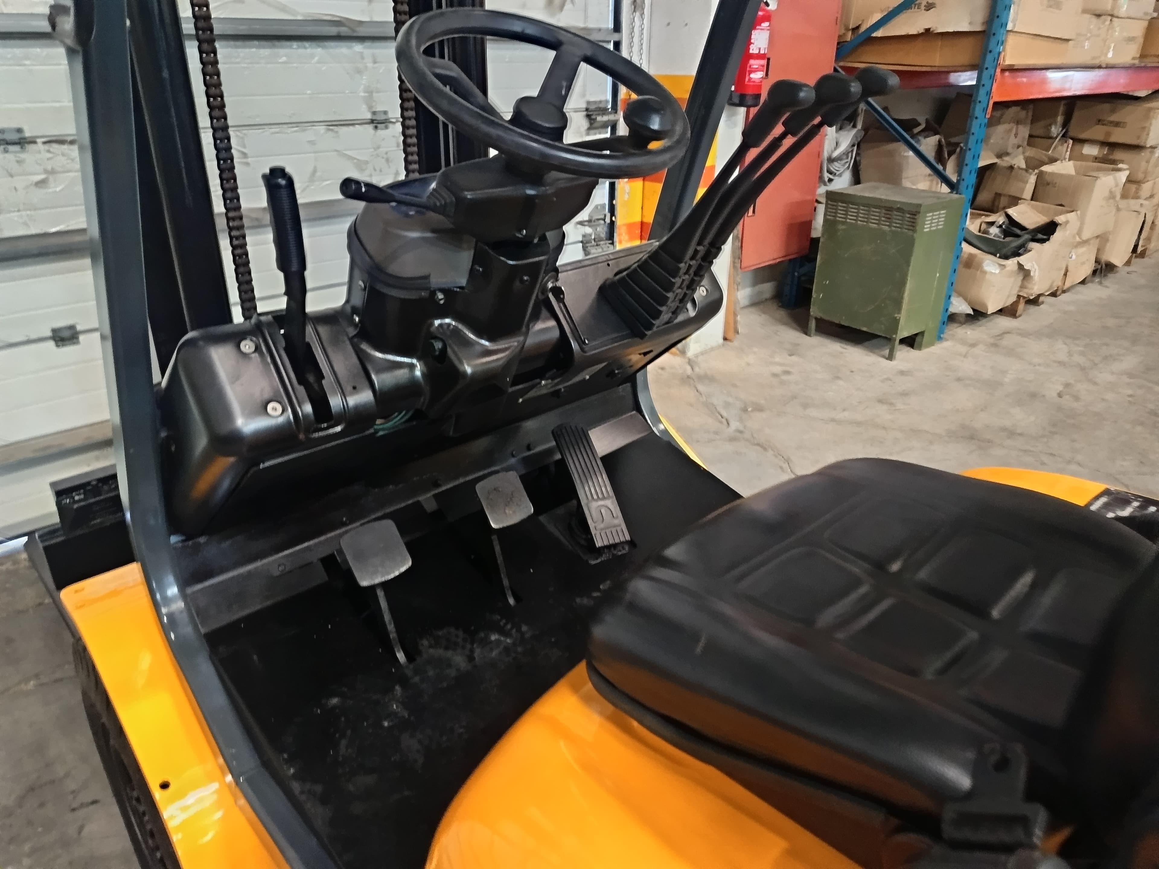 Empilhador Komatsu FD25T-1E1 — image 7