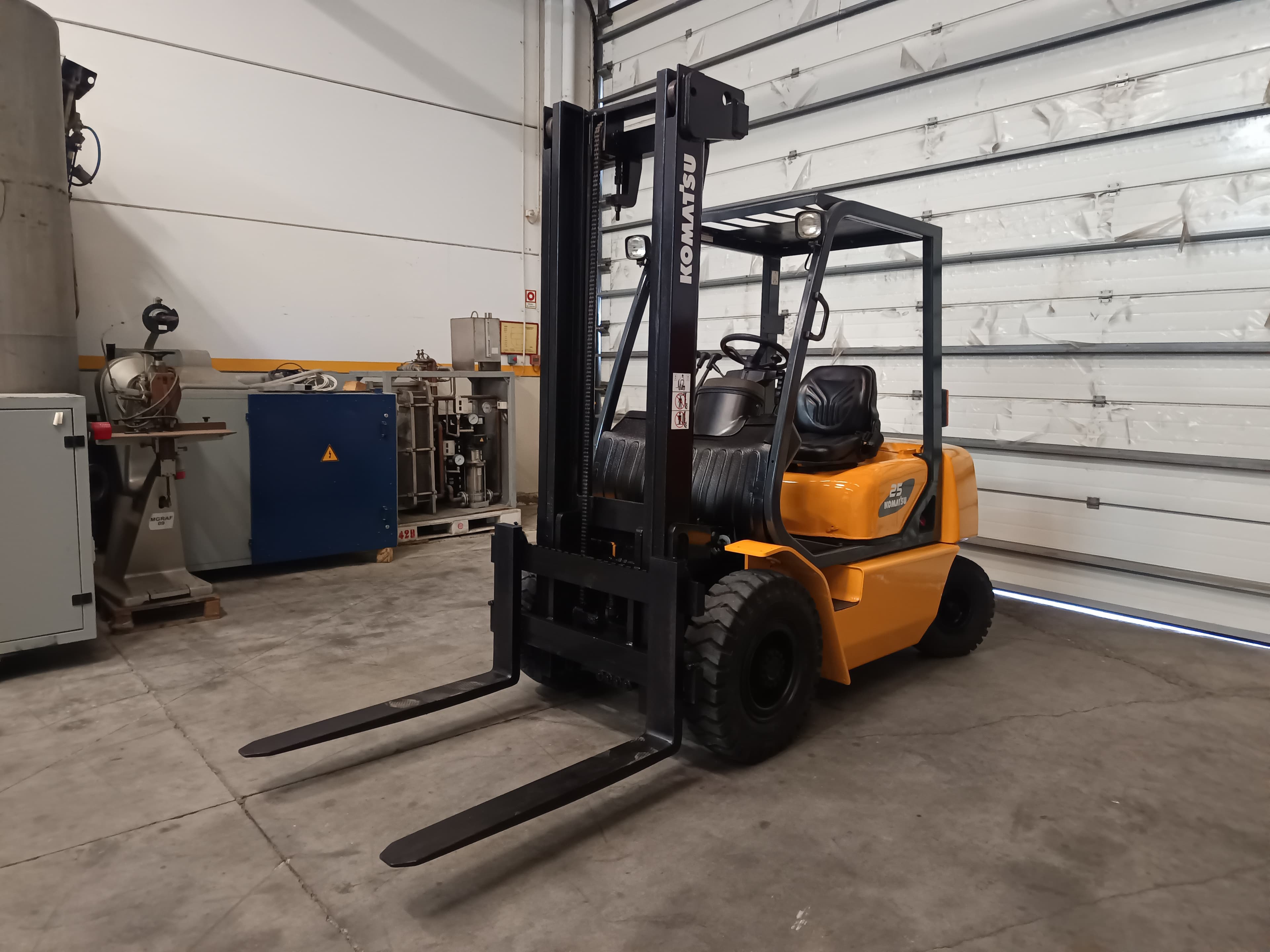 Empilhador Komatsu FD25T-1E1 — image 1