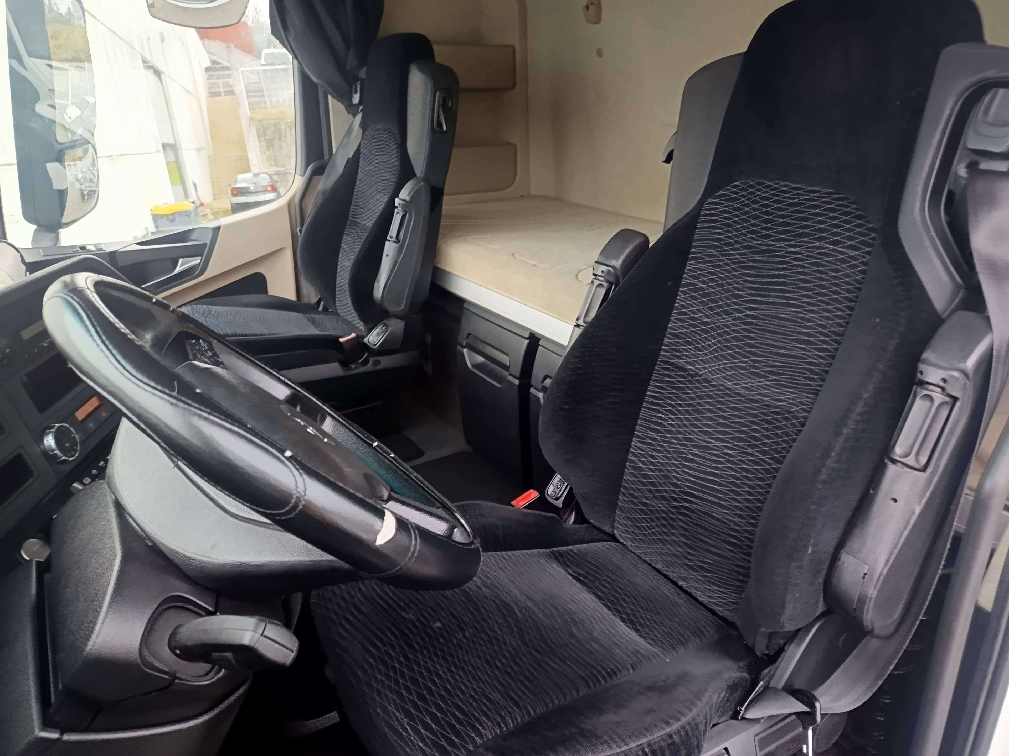 Mercedes-Benz 1845 · Ano 2014 — imagem 15