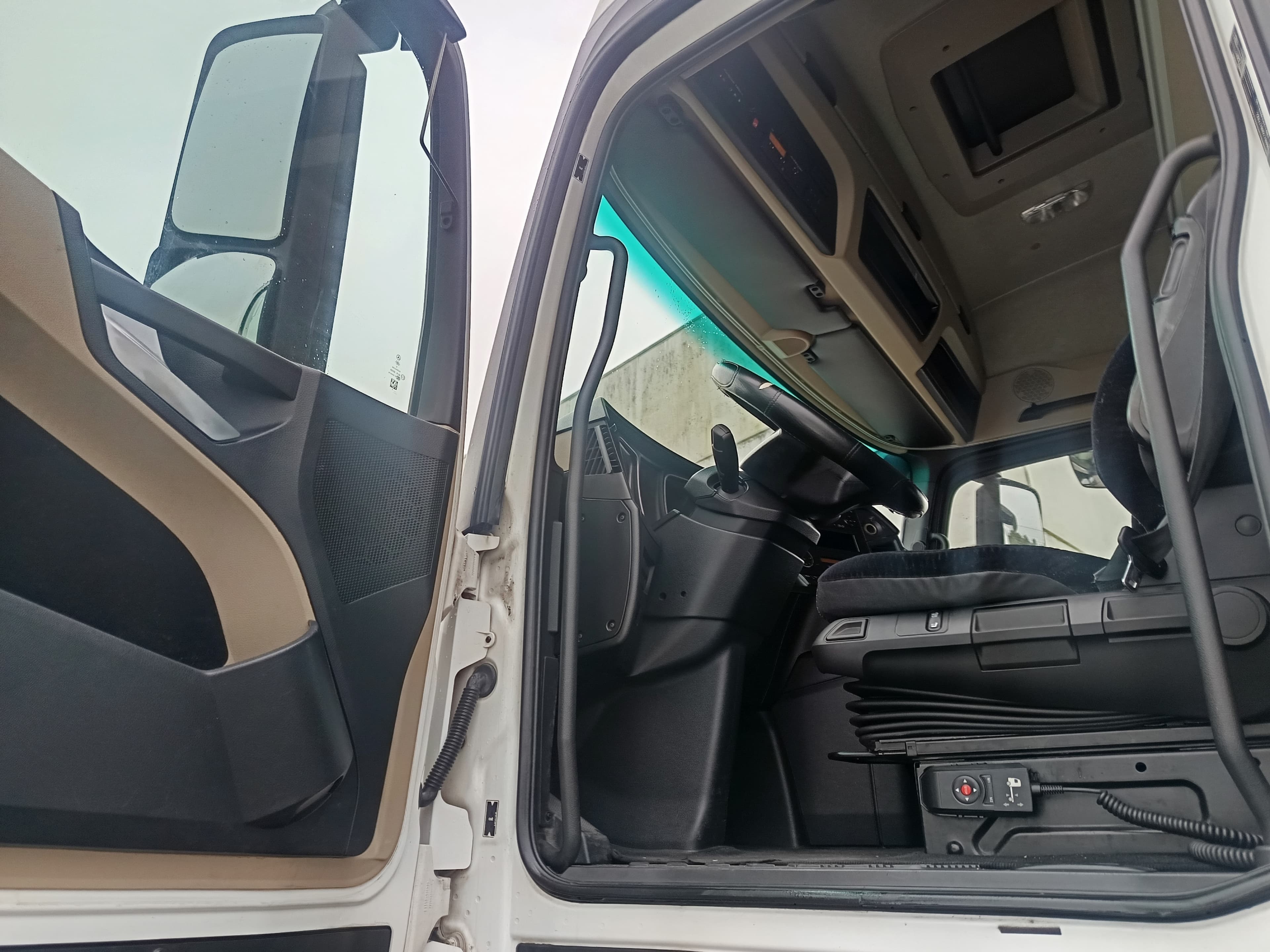 Mercedes-Benz 1845 · Ano 2014 — imagem 20