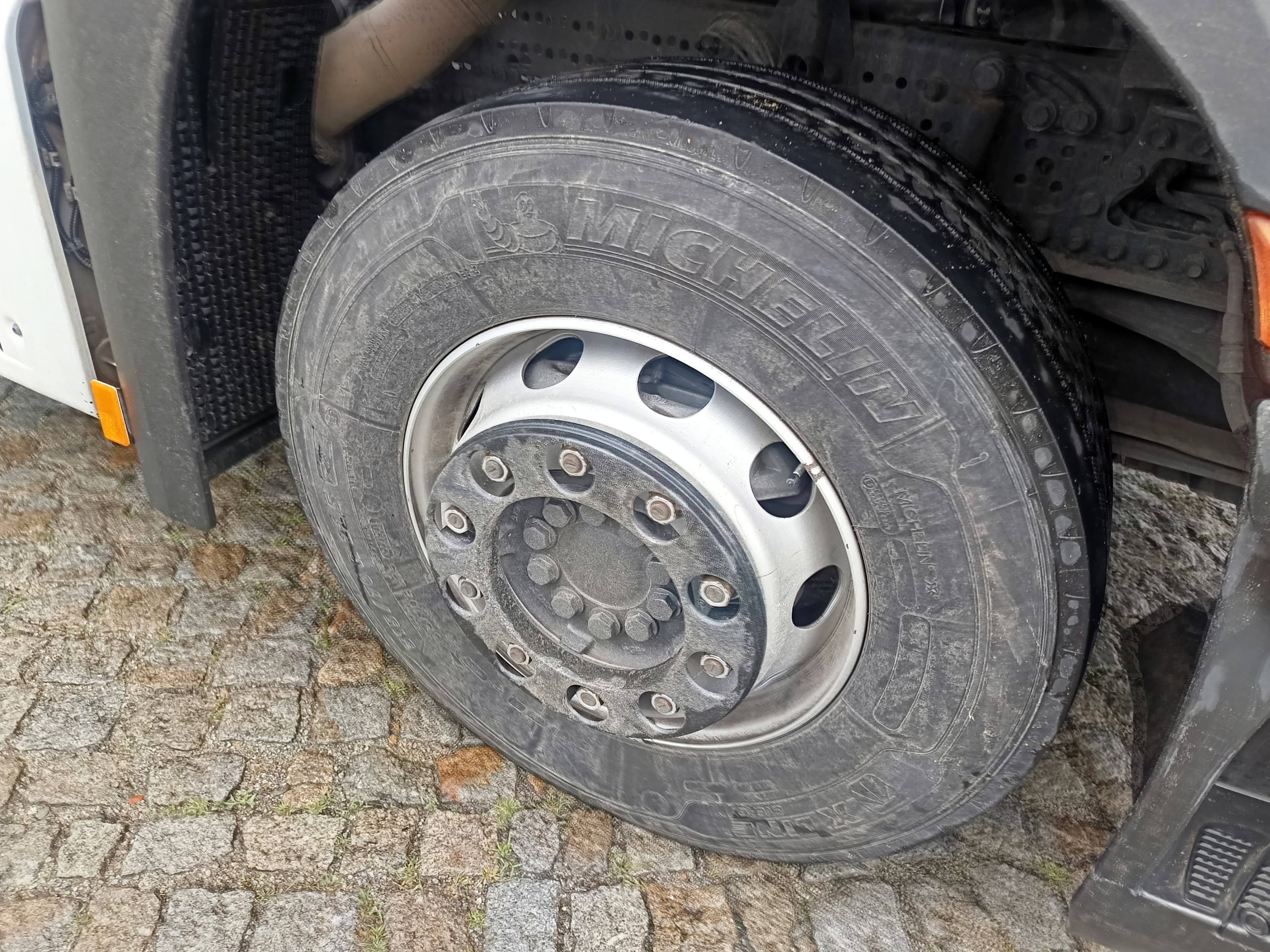 Mercedes-Benz 1845 · Ano 2014 — imagem 7