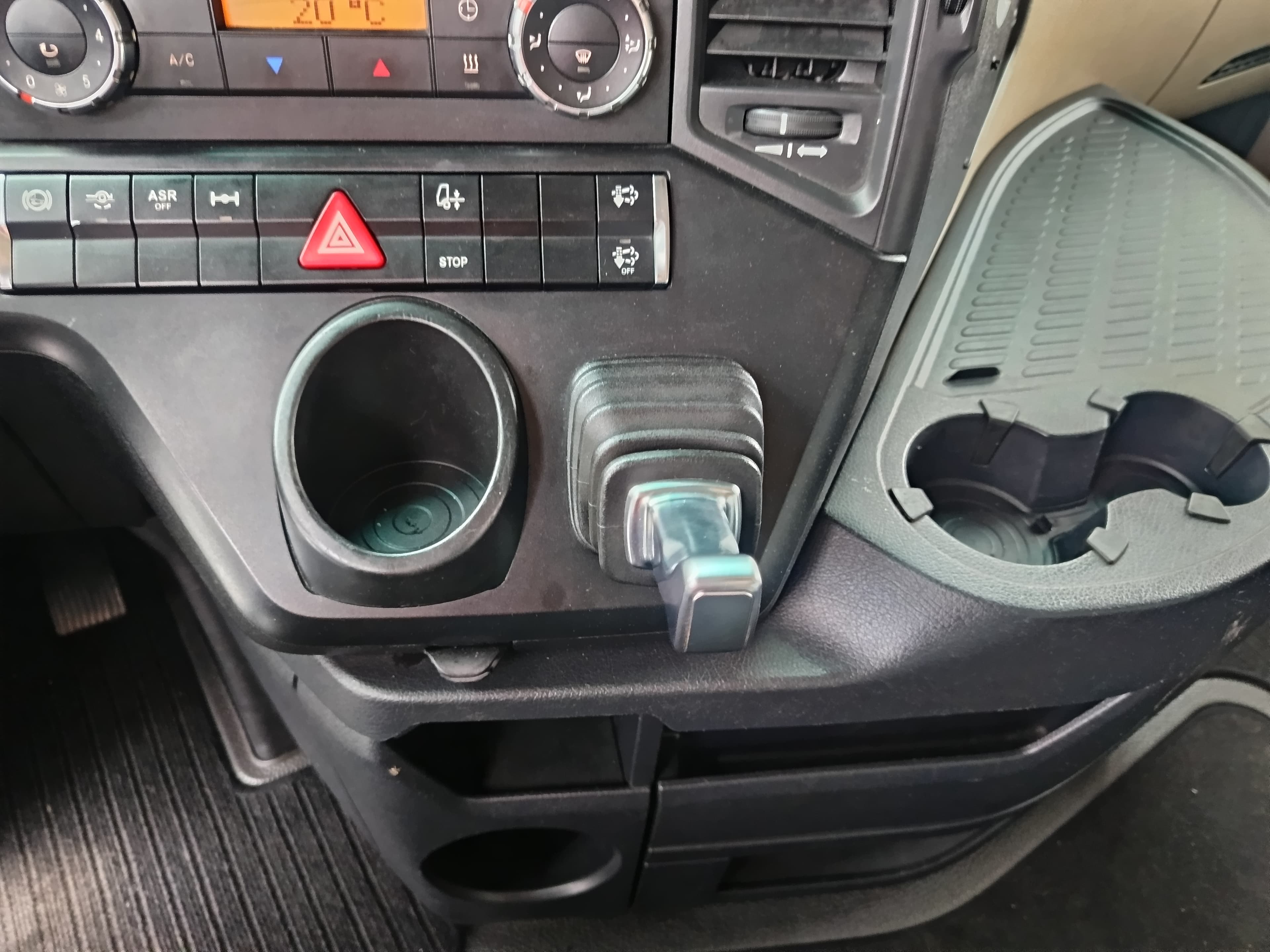 Mercedes-Benz 1845 · Ano 2014 — imagem 22