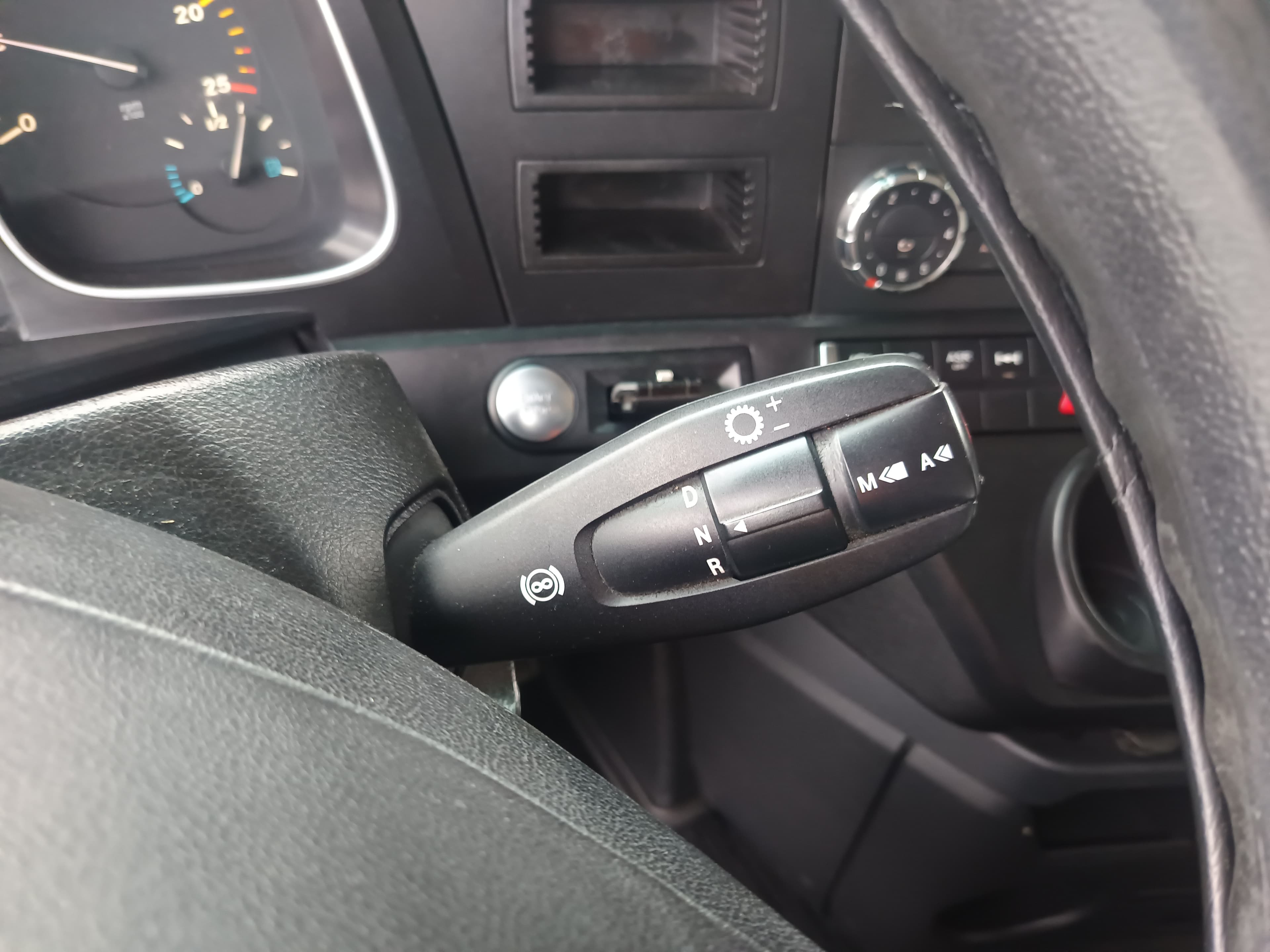Mercedes-Benz 1845 · Ano 2014 — imagem 23