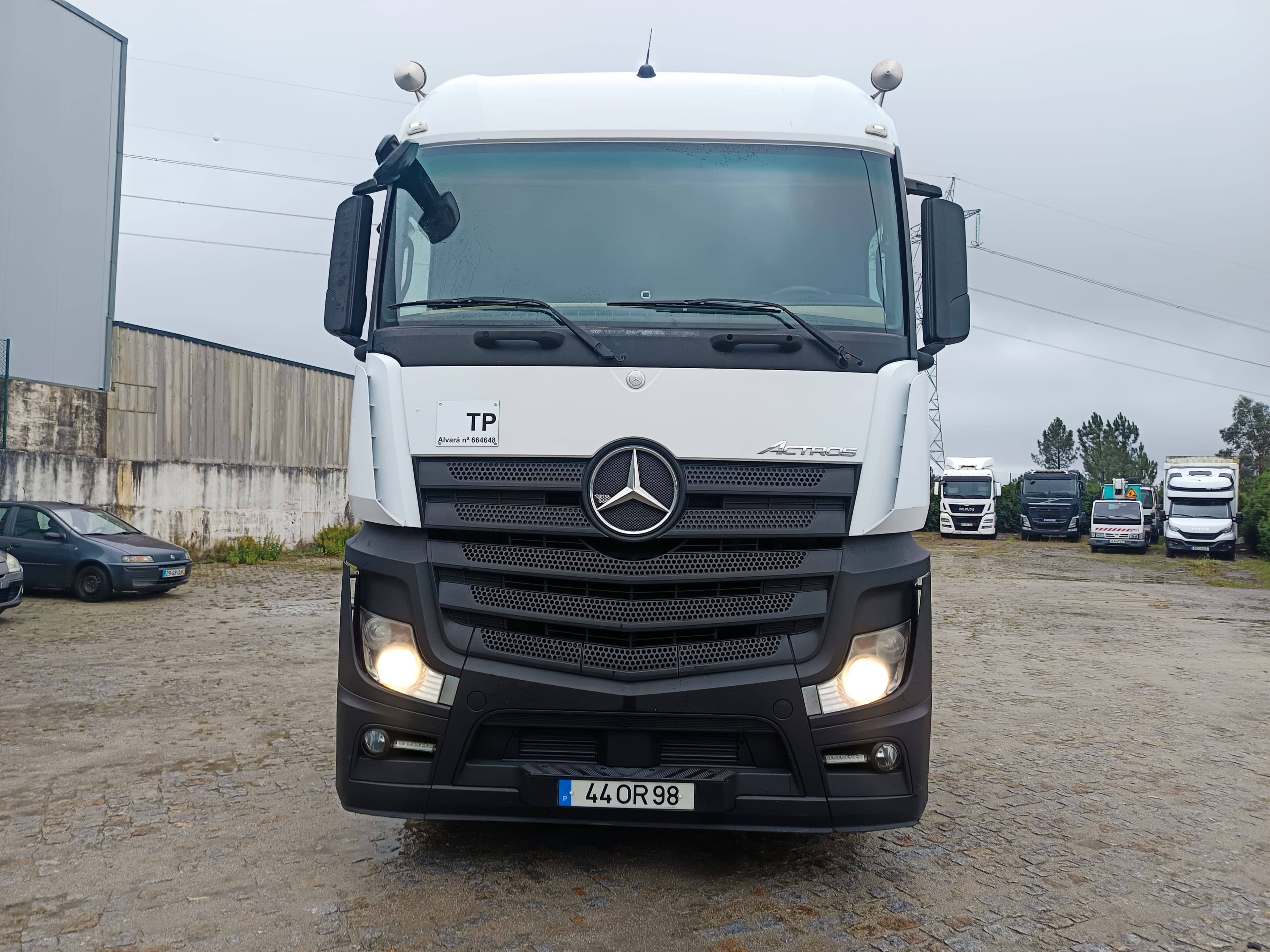 Mercedes-Benz 1845 · Ano 2014 — imagem 2