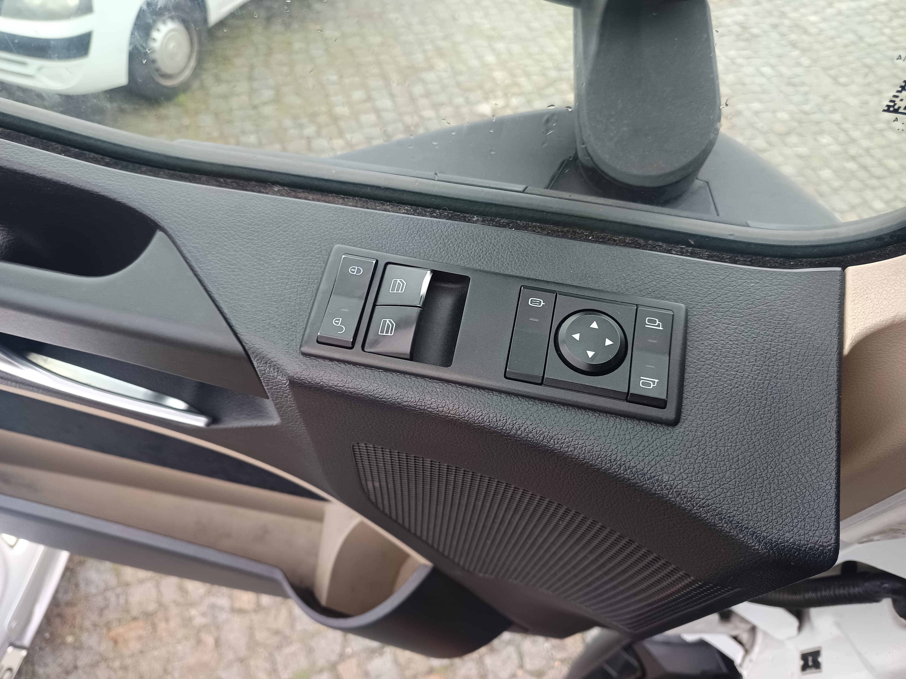 Mercedes-Benz 1845 · Ano 2014 — imagem 14