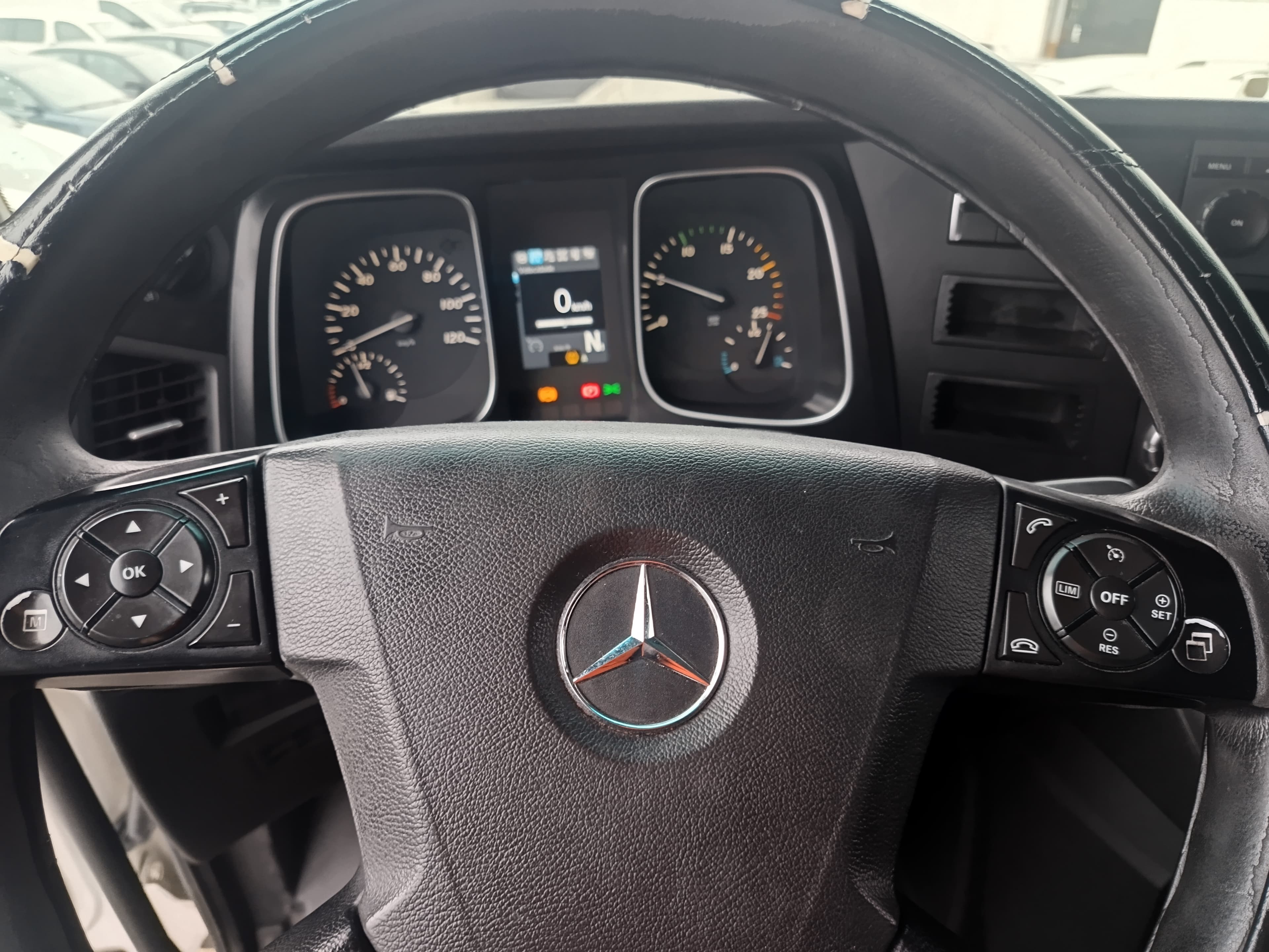 Mercedes-Benz 1845 · Ano 2014 — imagem 24