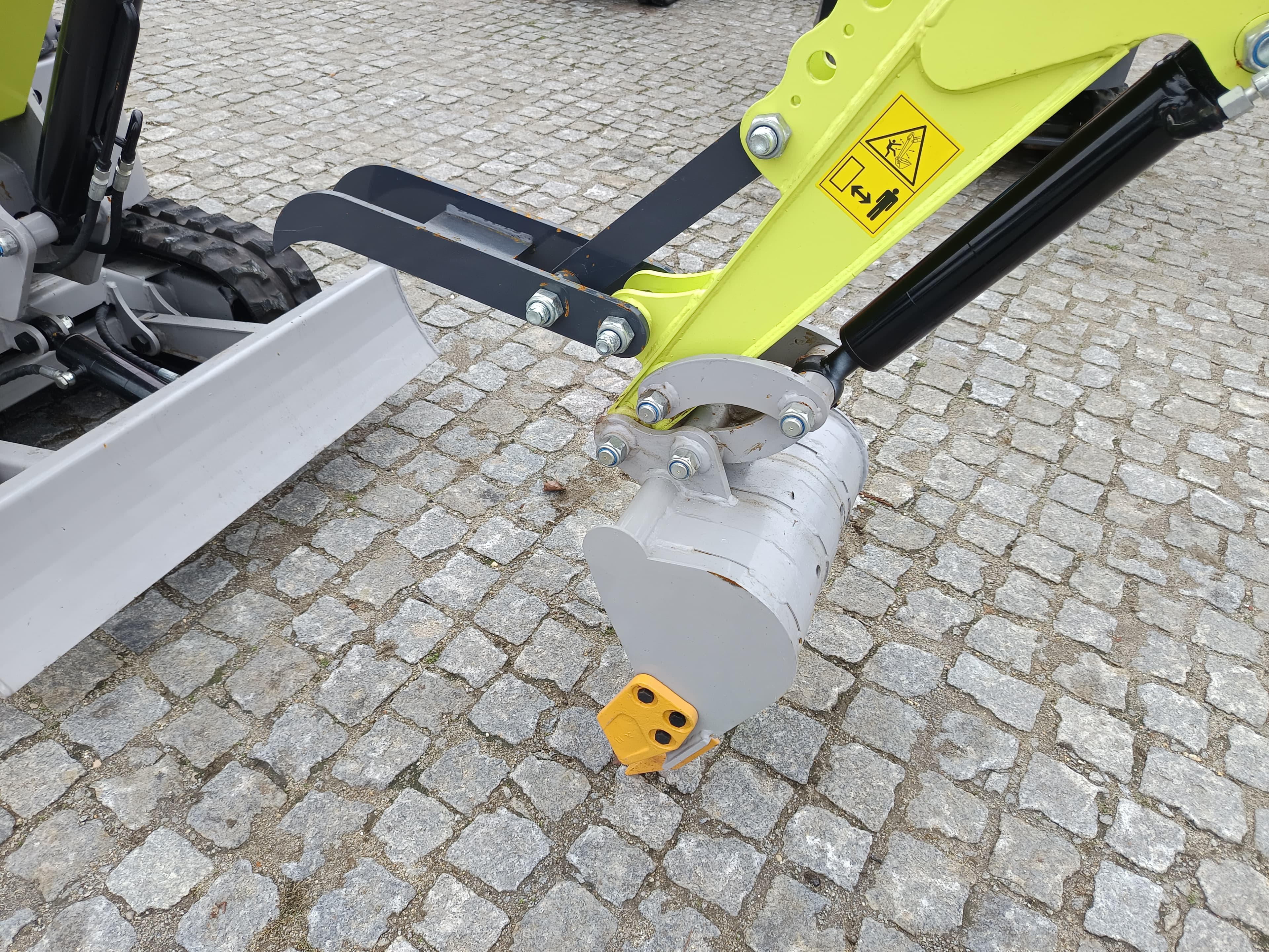 Mini Giratória Infront YFE12 · Ano 2025 — imagen 5