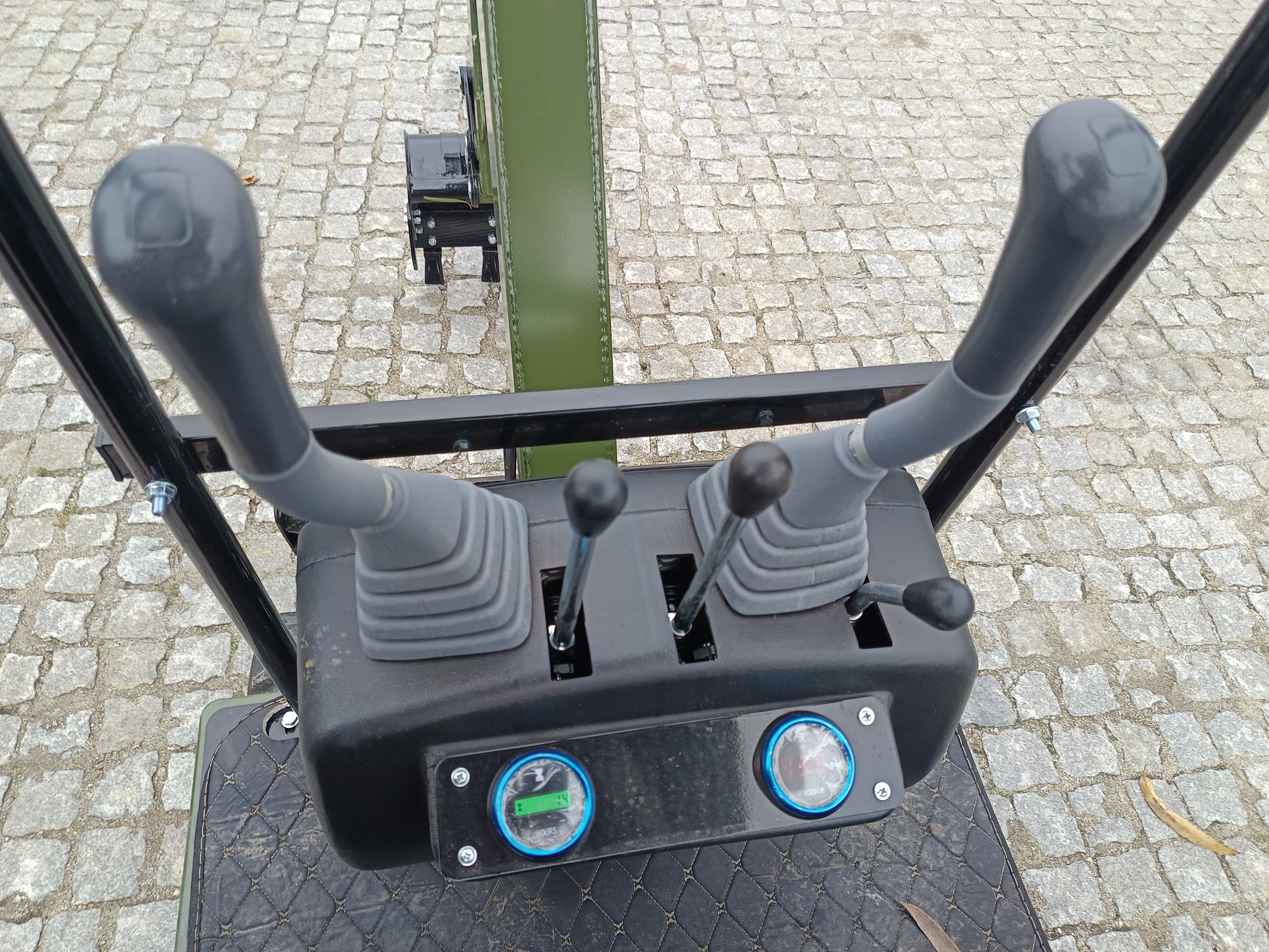 Mini Giratória Colt KV13 · Ano 2025 — image 15