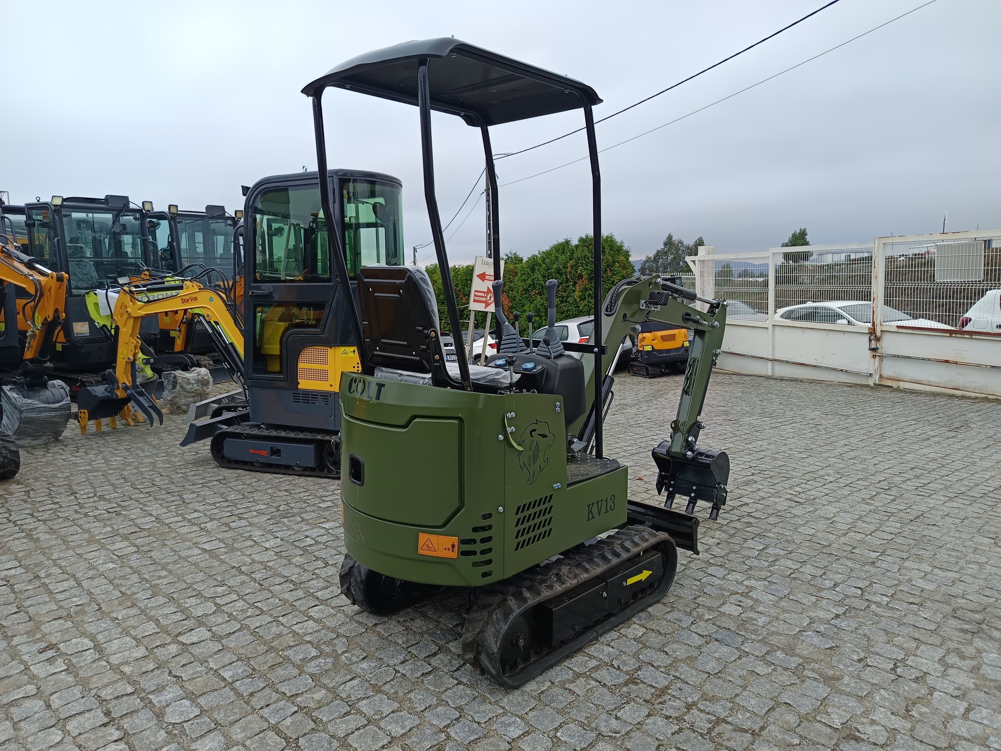 Mini Giratória Colt KV13 · Ano 2025 — image 3
