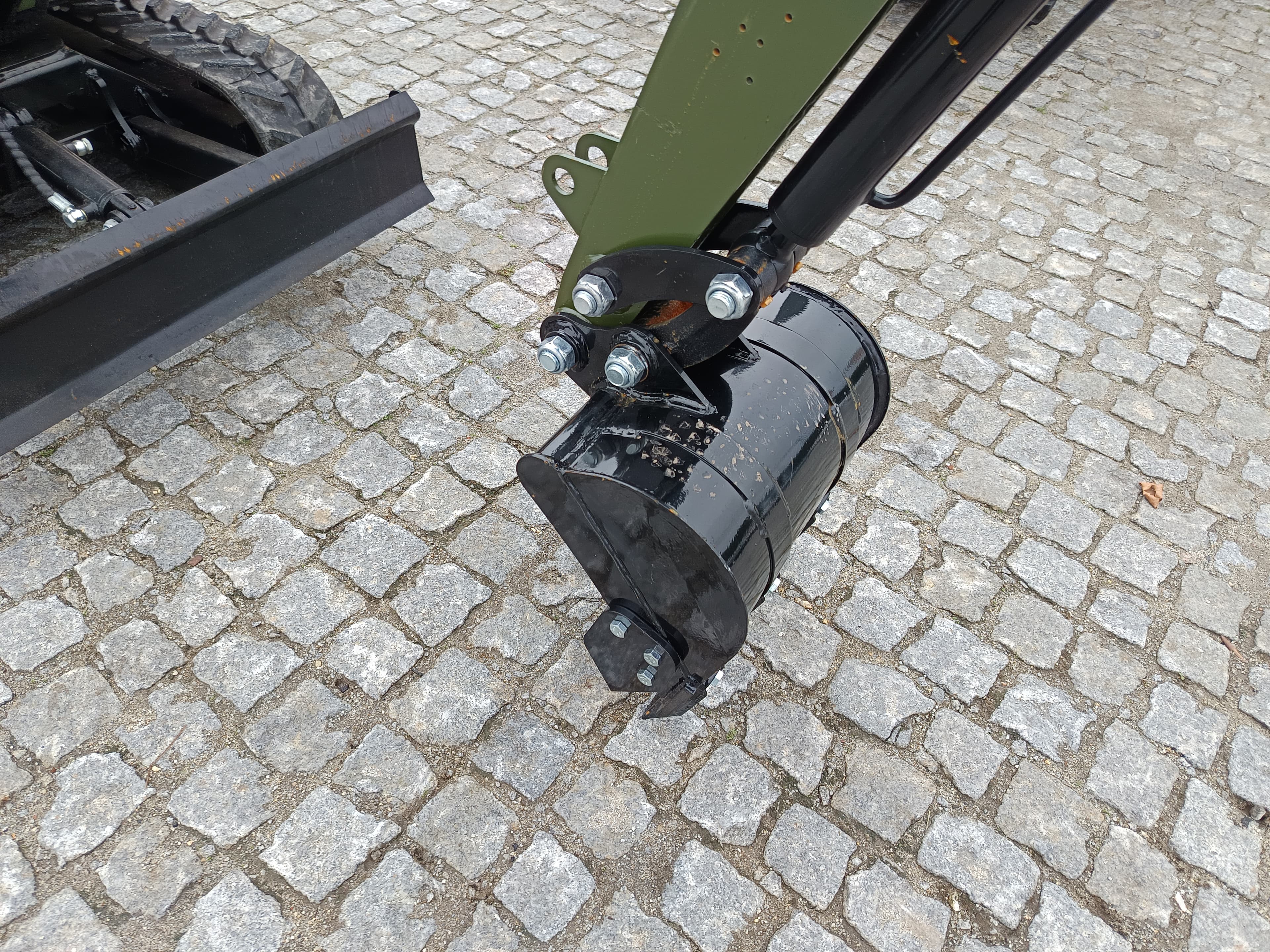 Mini Giratória Colt KV13 · Ano 2025 — image 5