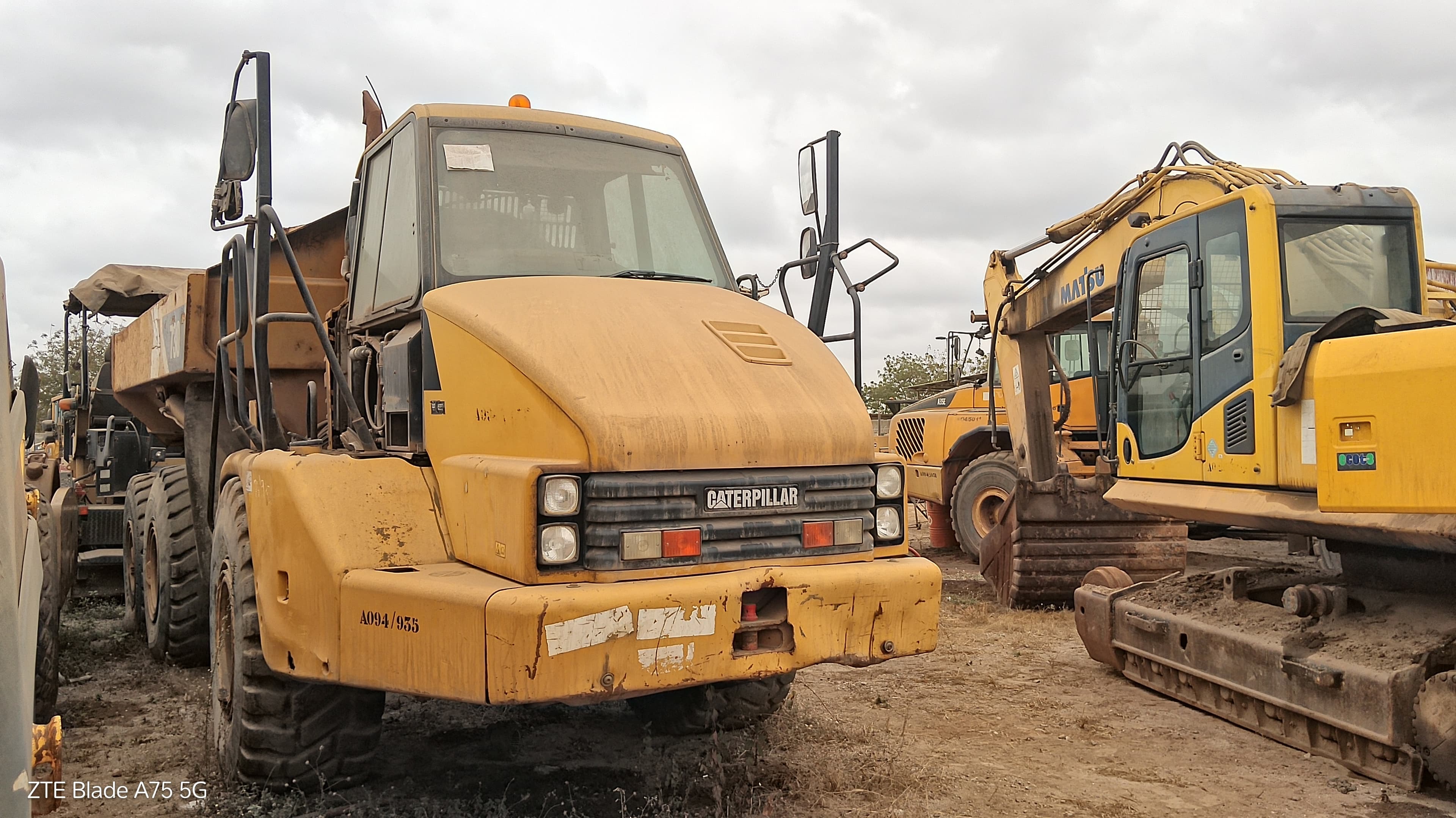 Dumper Articulado 30 T CATERPILLAR 730 — imagem 2