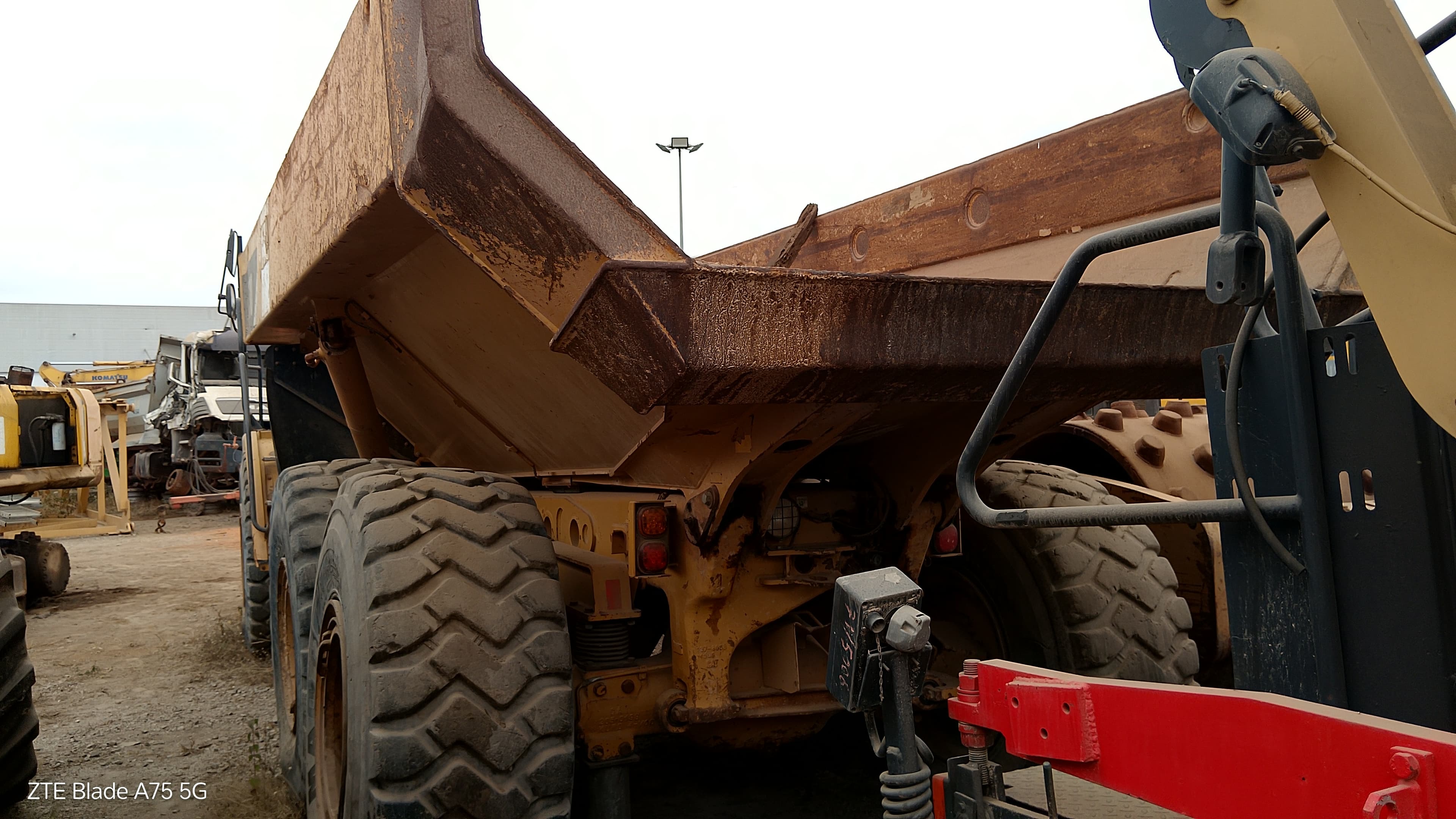 Dumper Articulado 30 T CATERPILLAR 730 — imagem 3