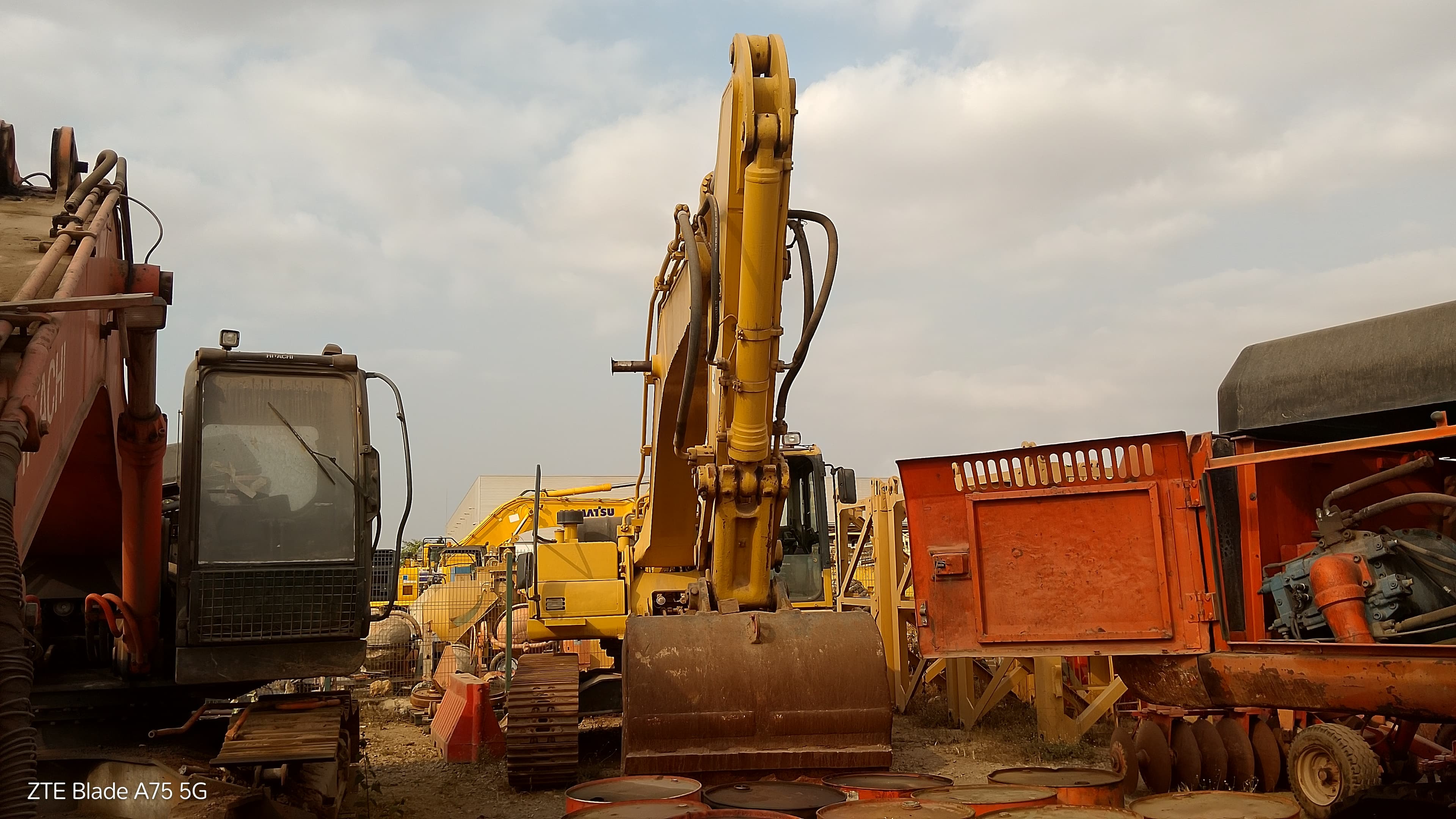 Pelle chenille 30 T KOMATSU PC300-8 — image 3