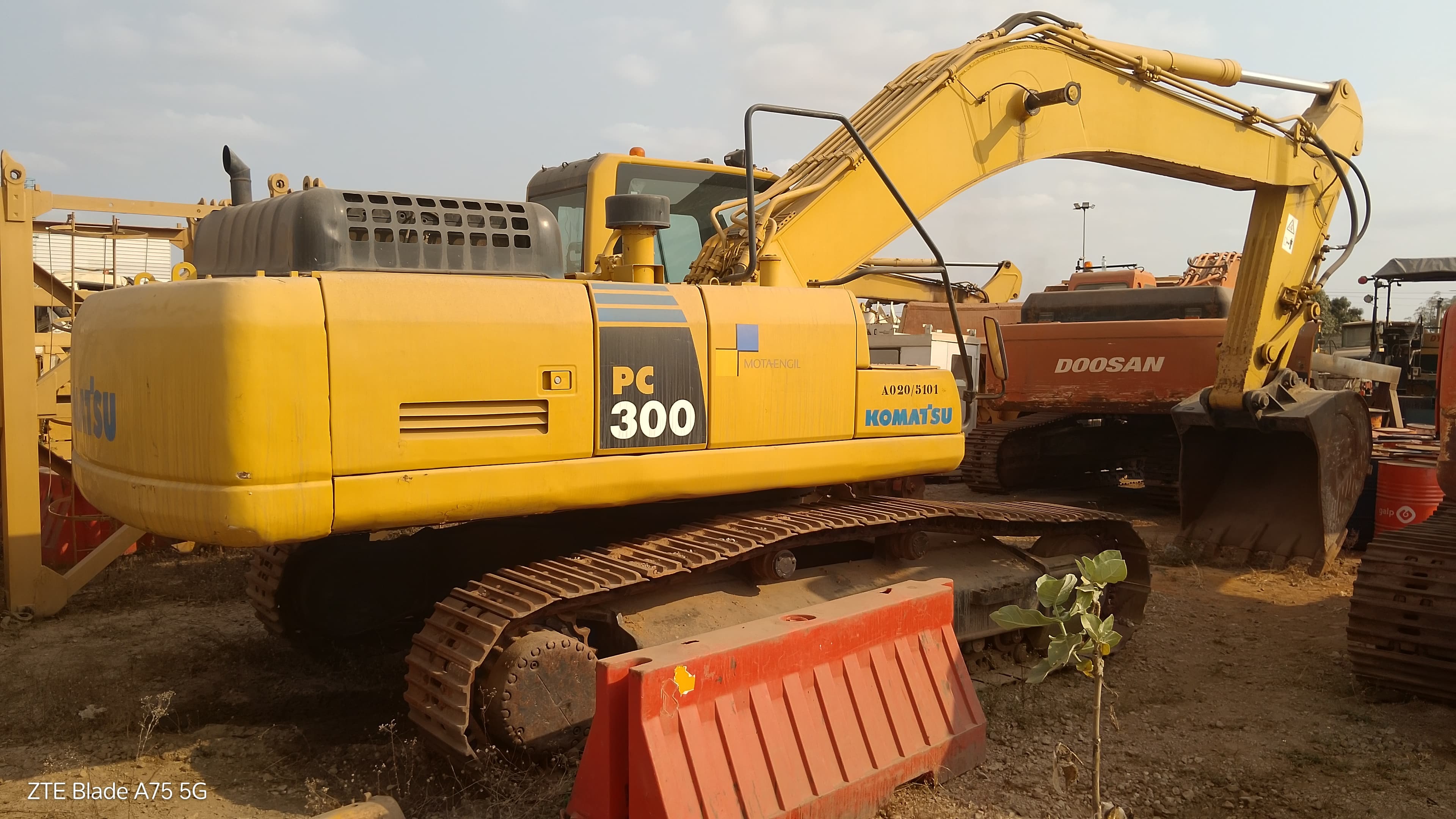 Pelle chenille 30 T KOMATSU PC300-8 — image 2