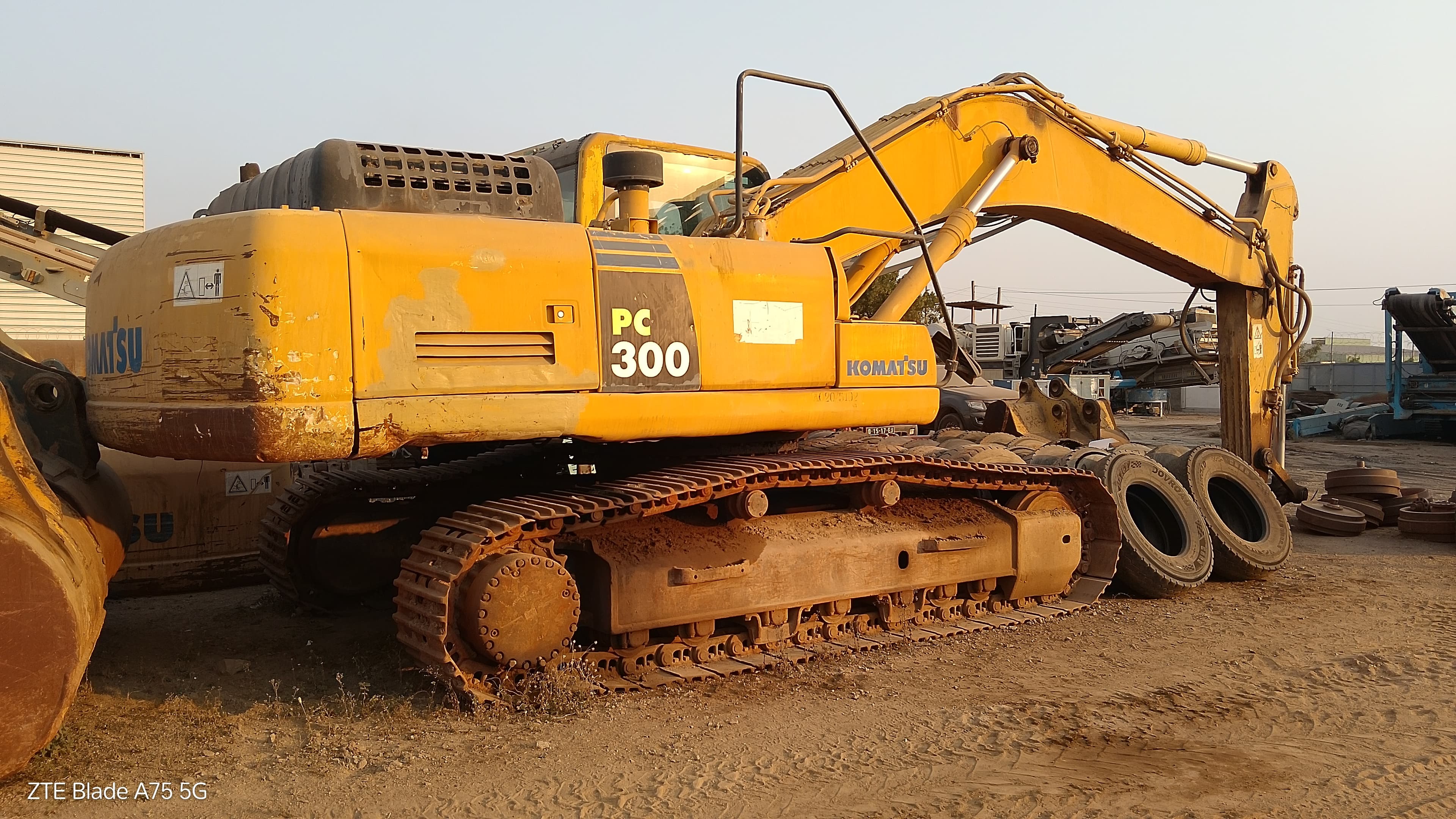 Escavadora de Rastos 30 T KOMATSU PC300-8 — imagem 3
