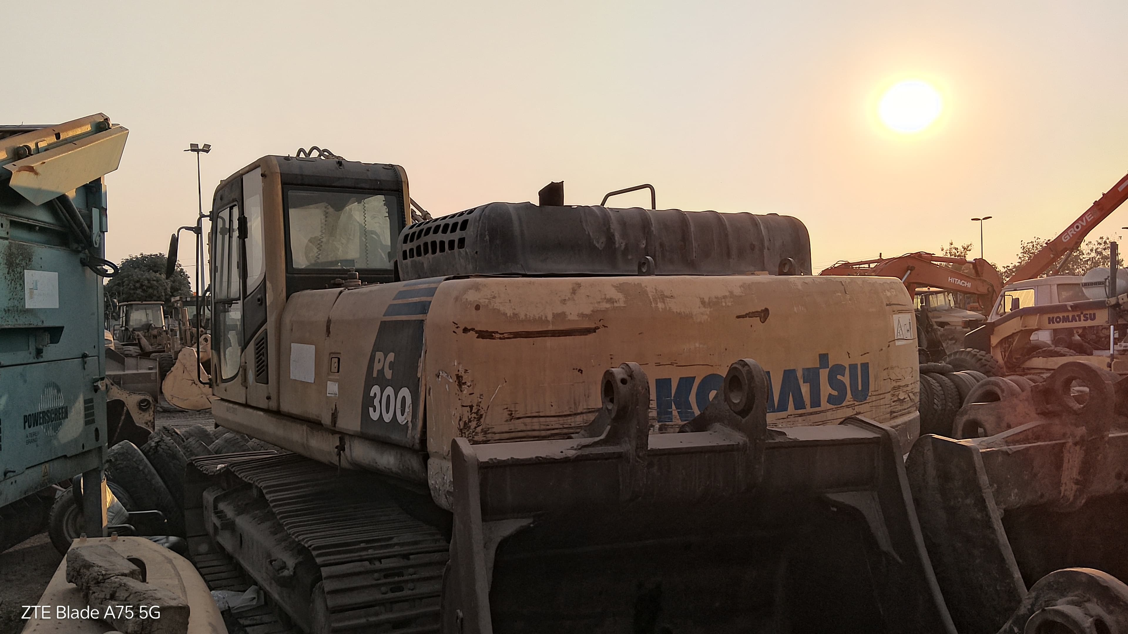 Escavadora de Rastos 30 T KOMATSU PC300-8 — imagem 4
