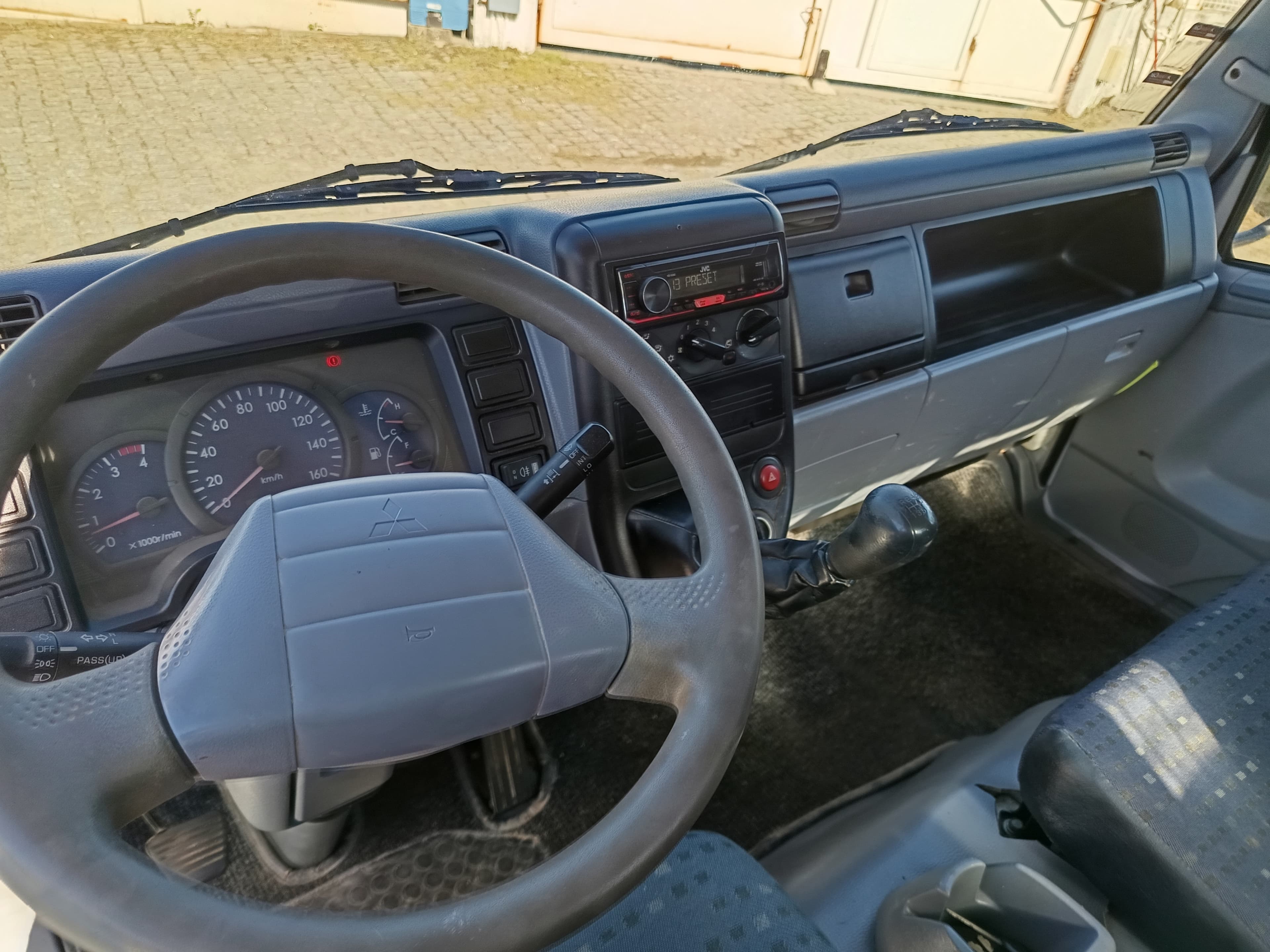 Mitsubishi Canter · Ano 2008 — imagem 19