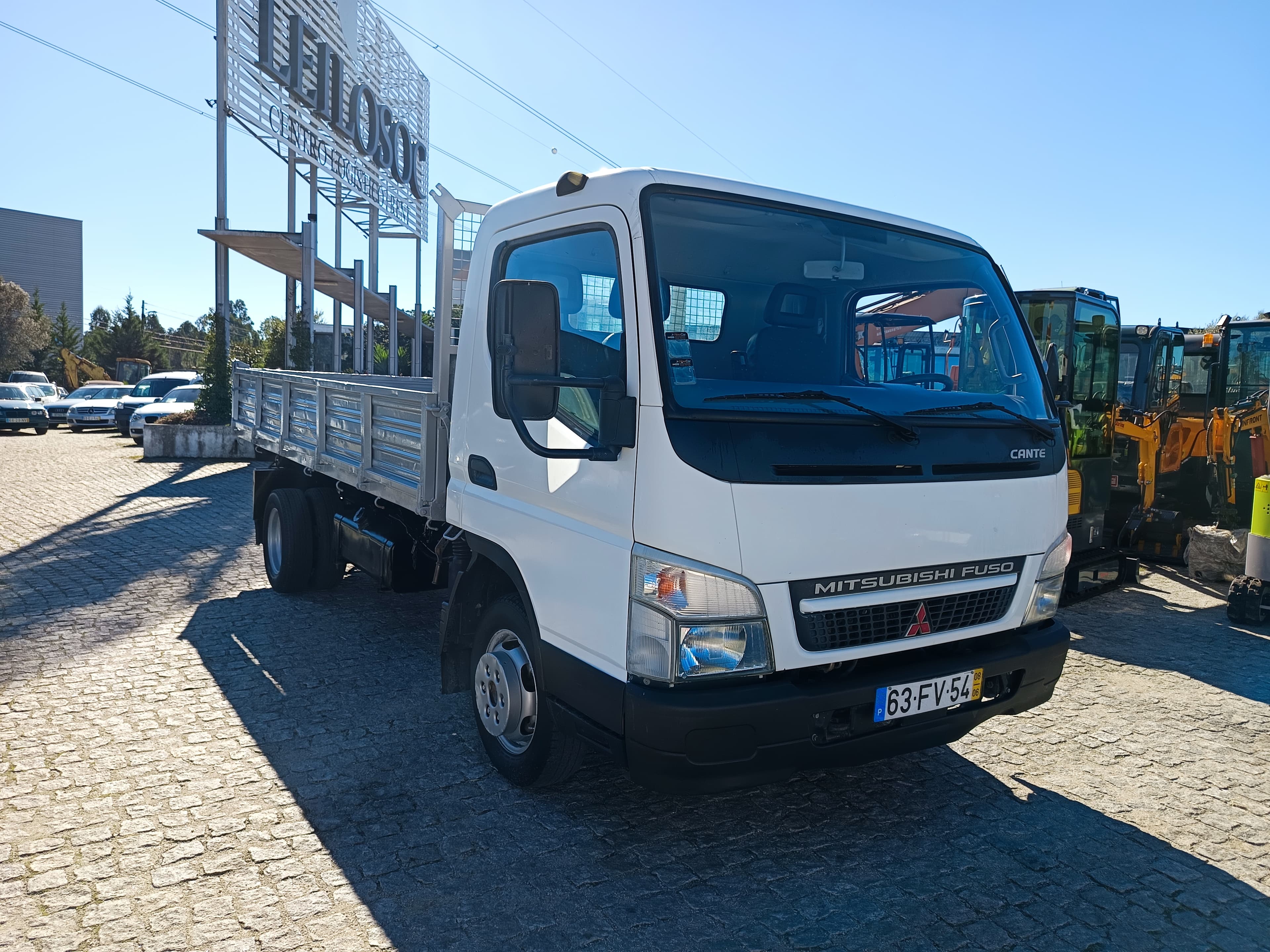 Mitsubishi Canter · Ano 2008 — imagem 3