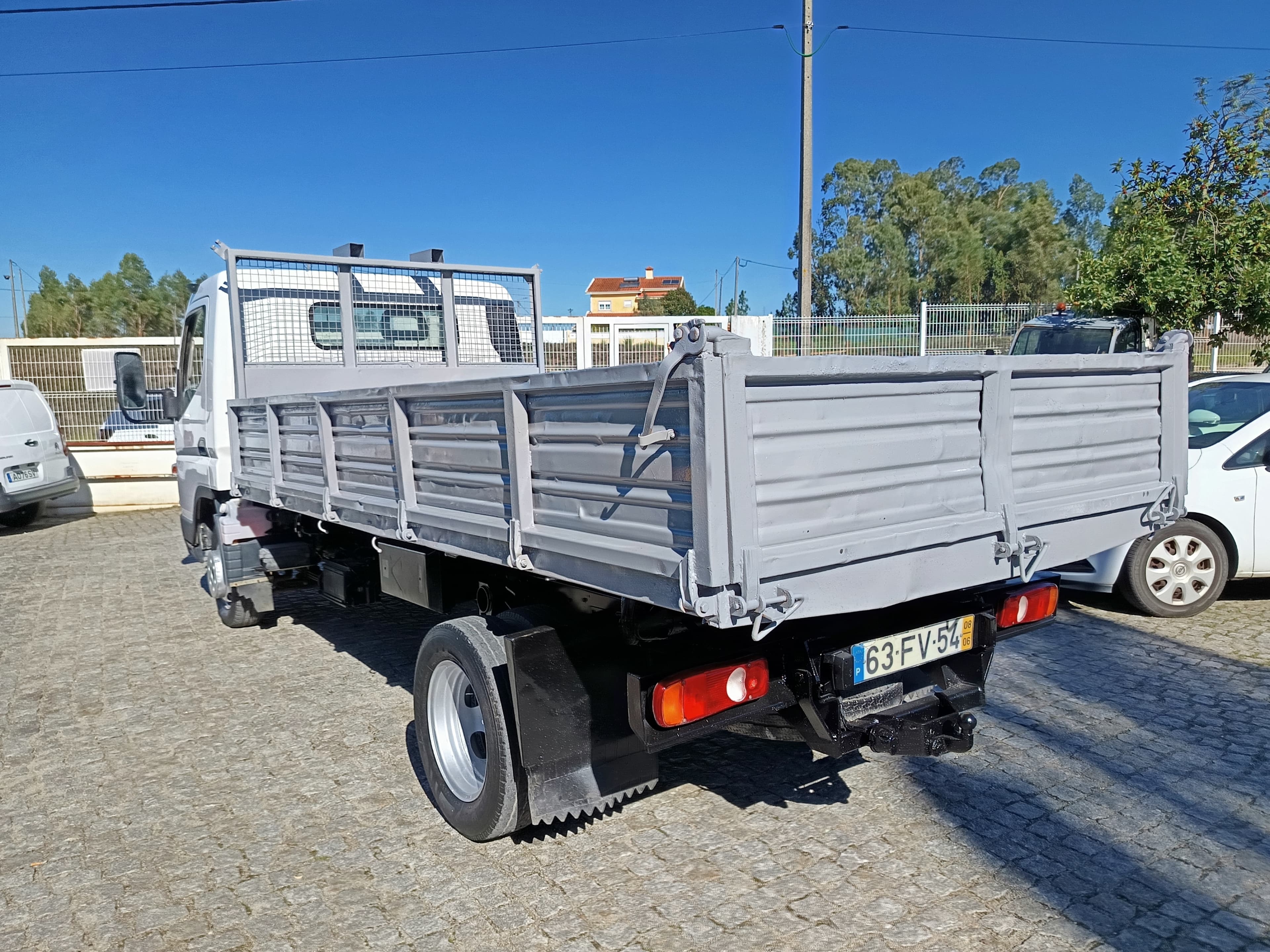 Mitsubishi Canter · Ano 2008 — imagem 5