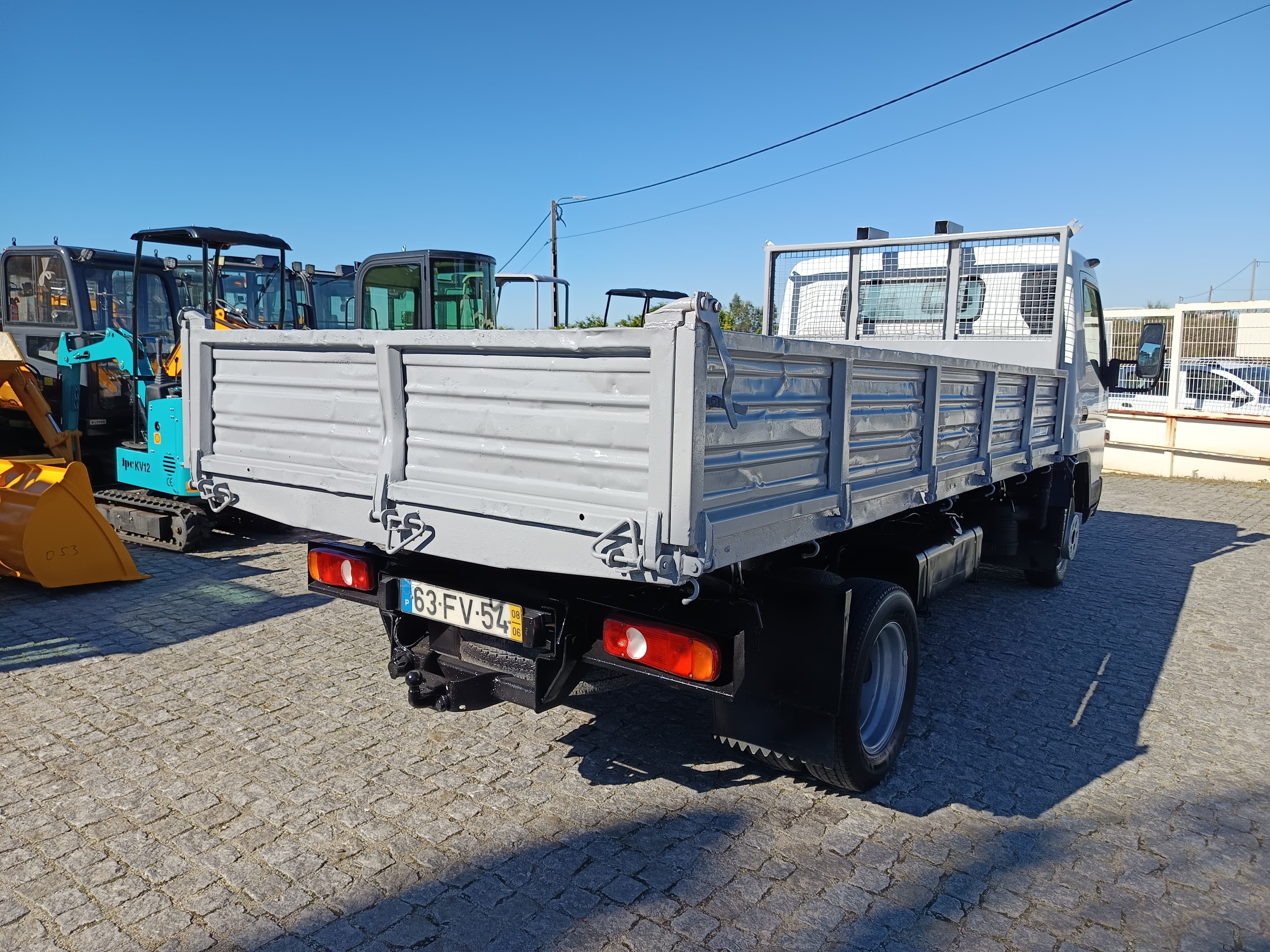 Mitsubishi Canter · Ano 2008 — imagem 6