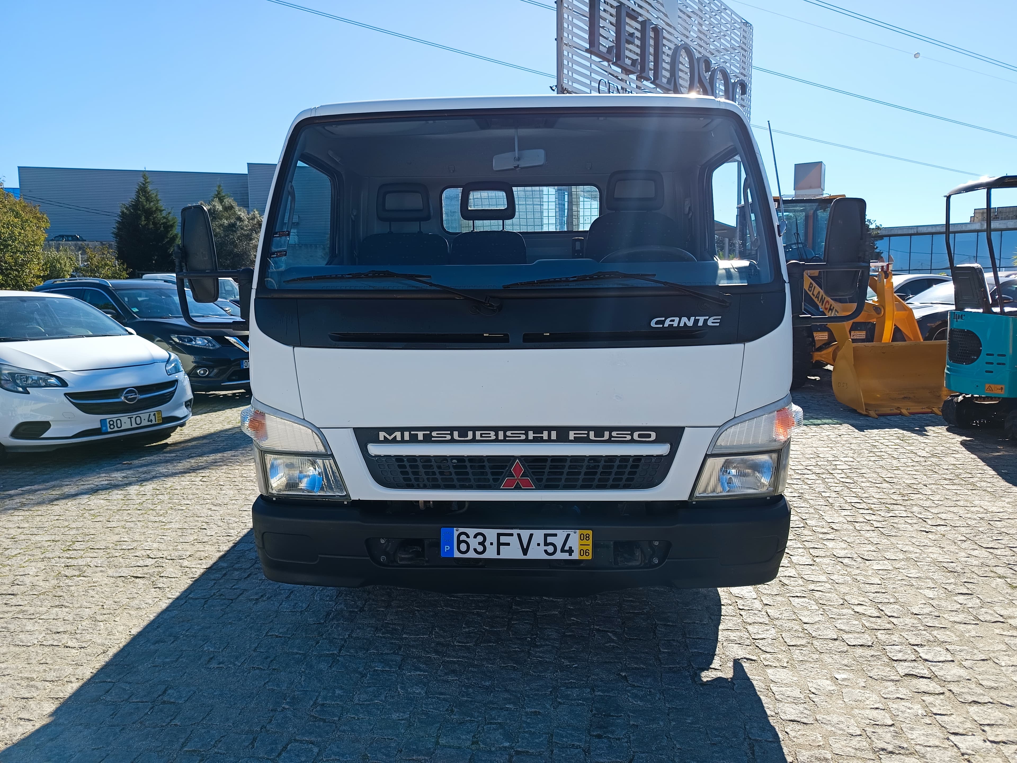Mitsubishi Canter · Ano 2008 — imagem 2