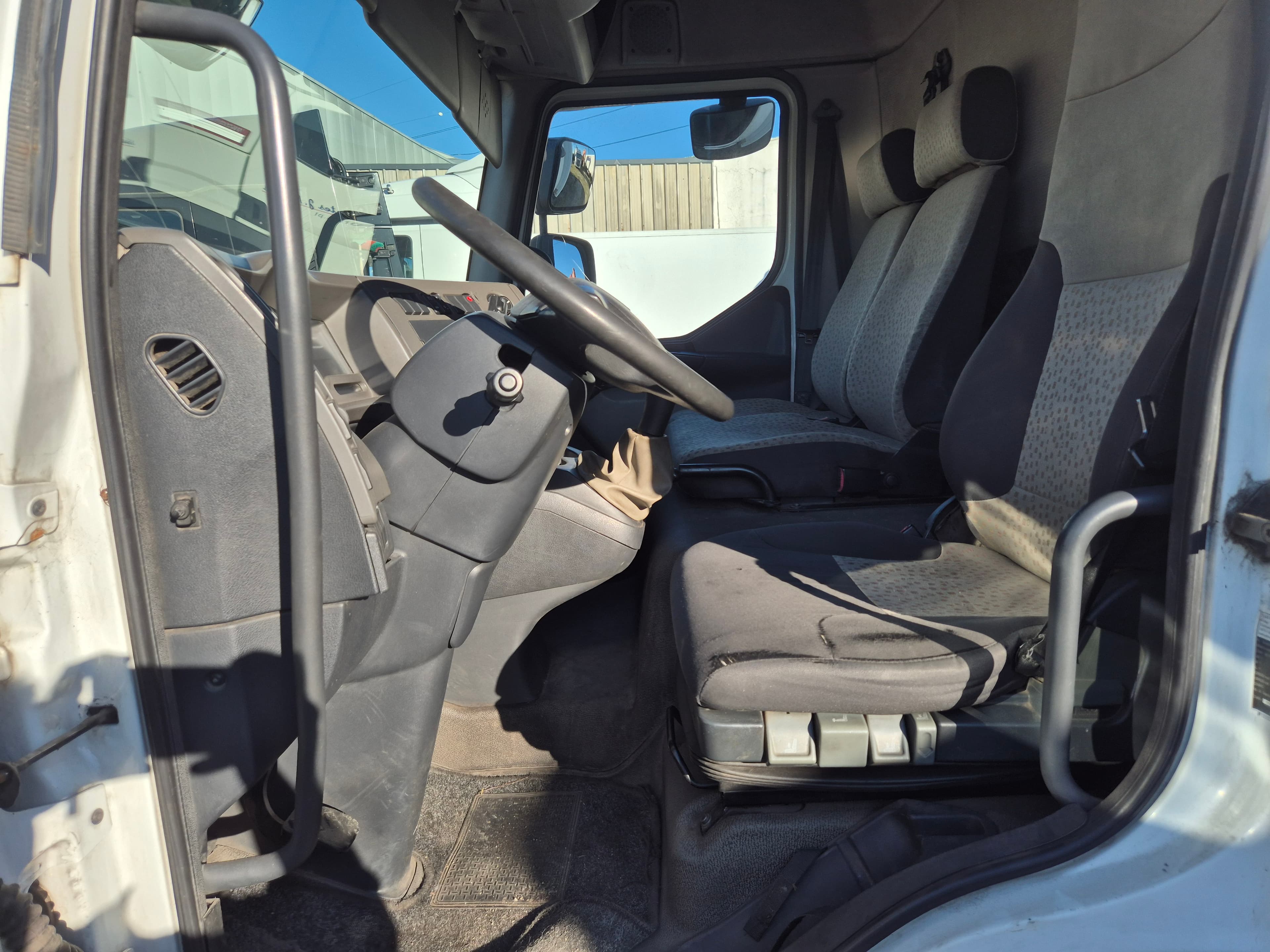 Renault Midlum · Ano 2009 — image 32