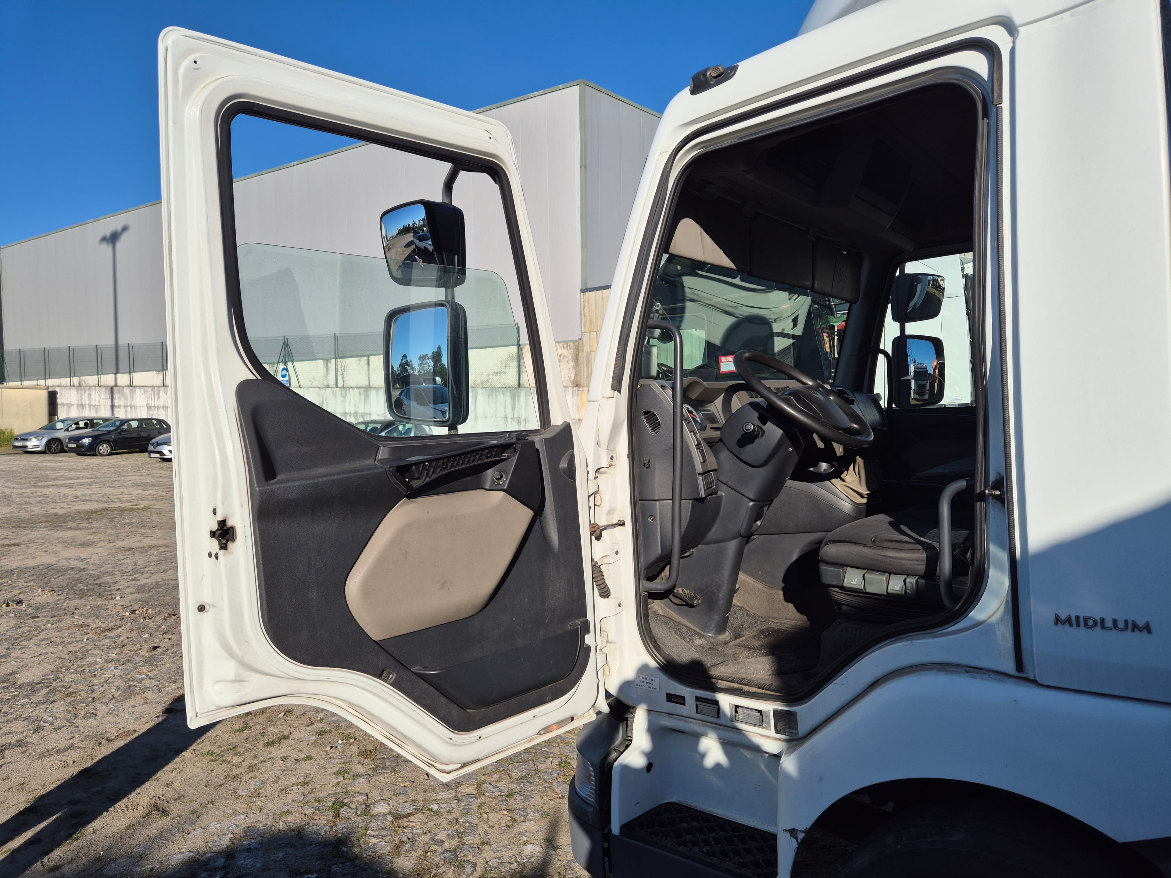 Renault Midlum · Ano 2009 — image 30