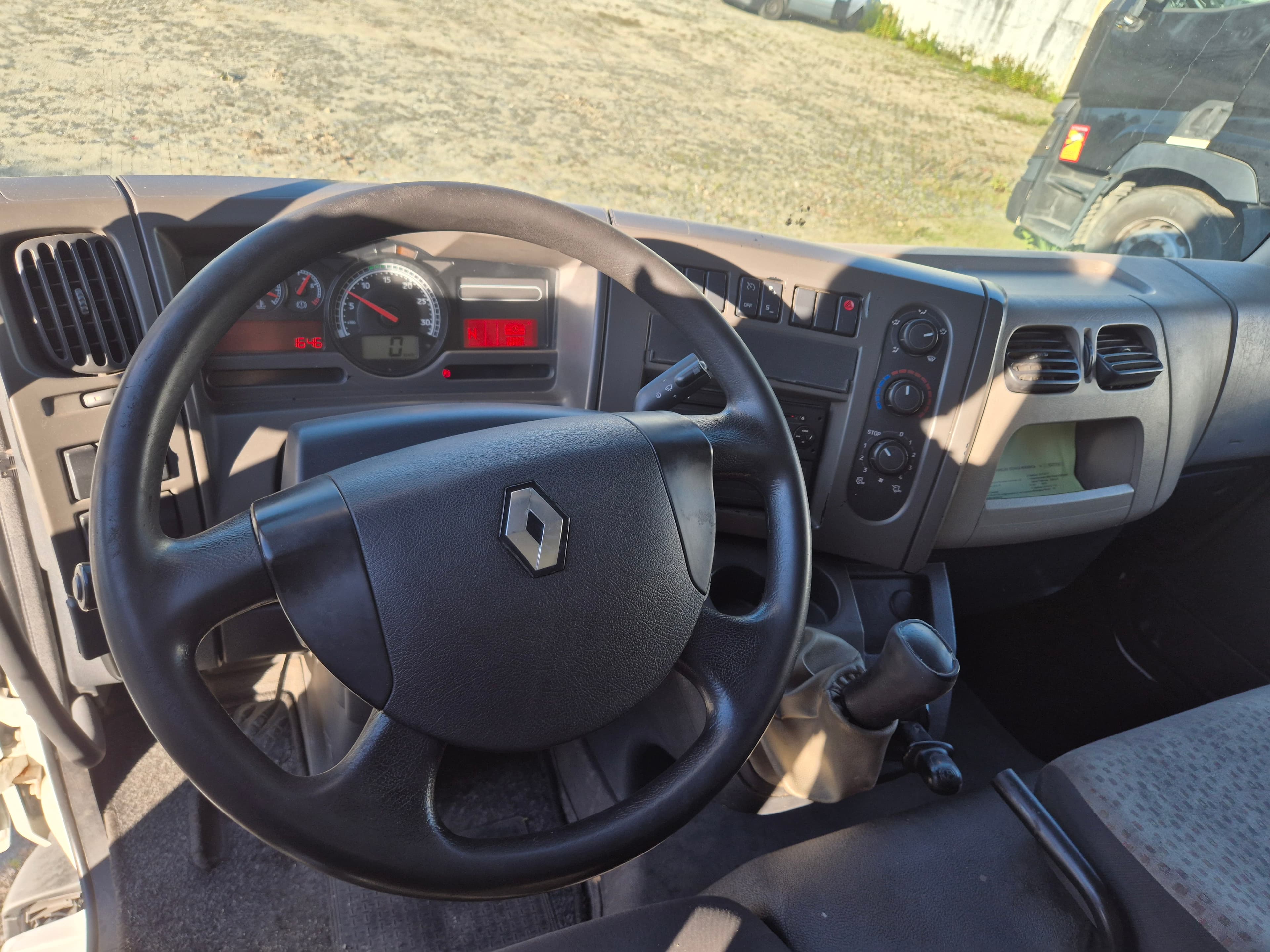 Renault Midlum · Ano 2009 — image 34