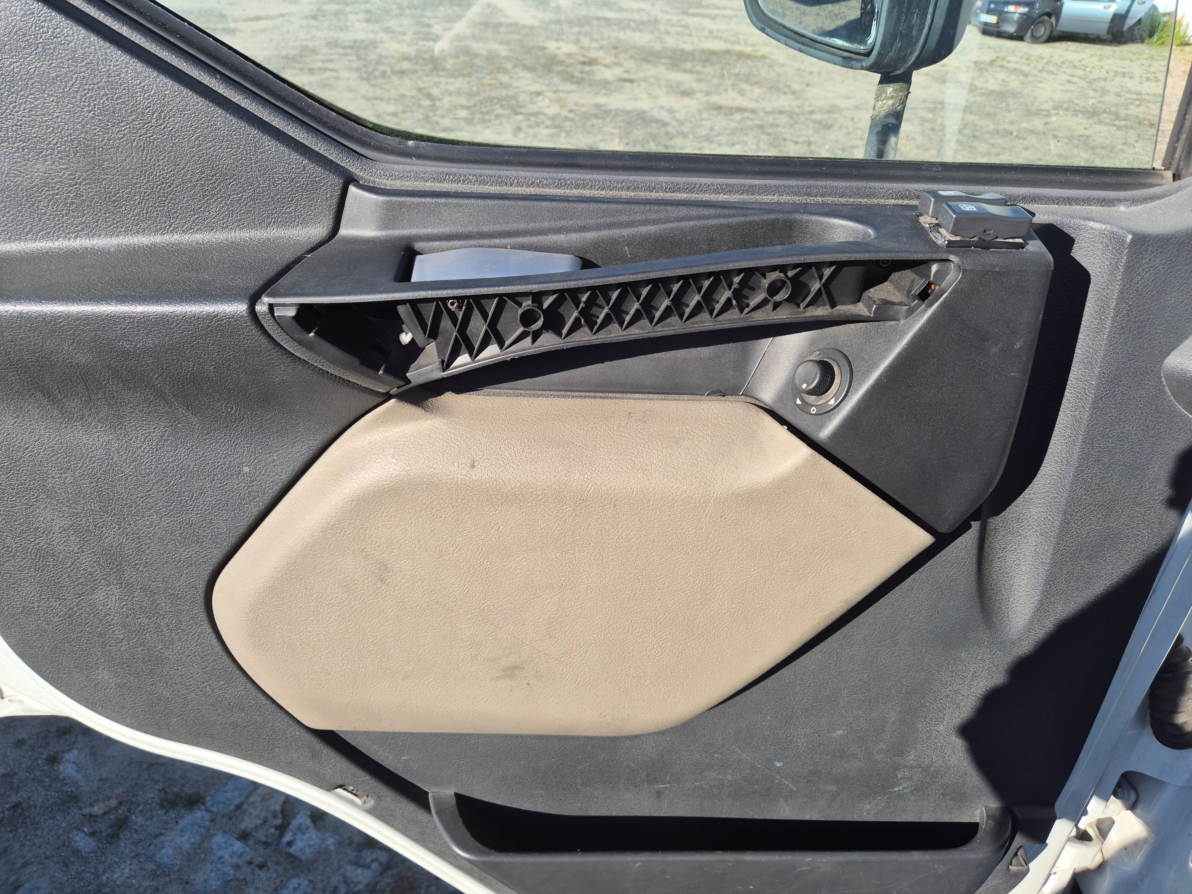Renault Midlum · Ano 2009 — image 31