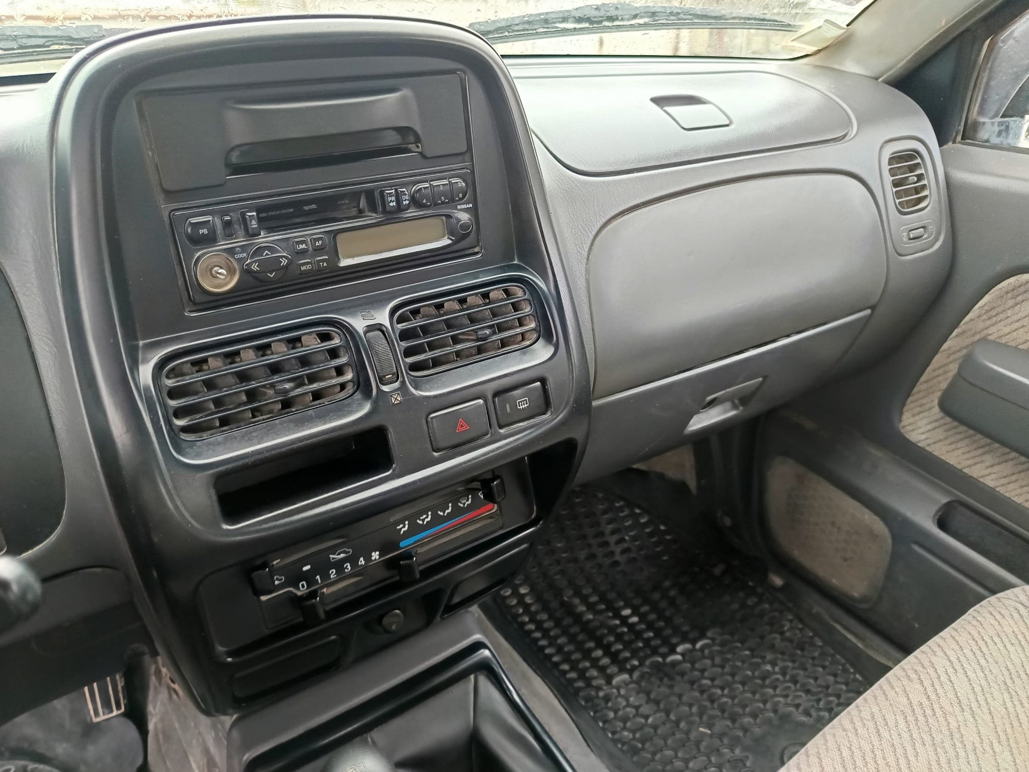 Nissan Pick UP 2.5 TD 4WD · Ano 2000 — imagem 37