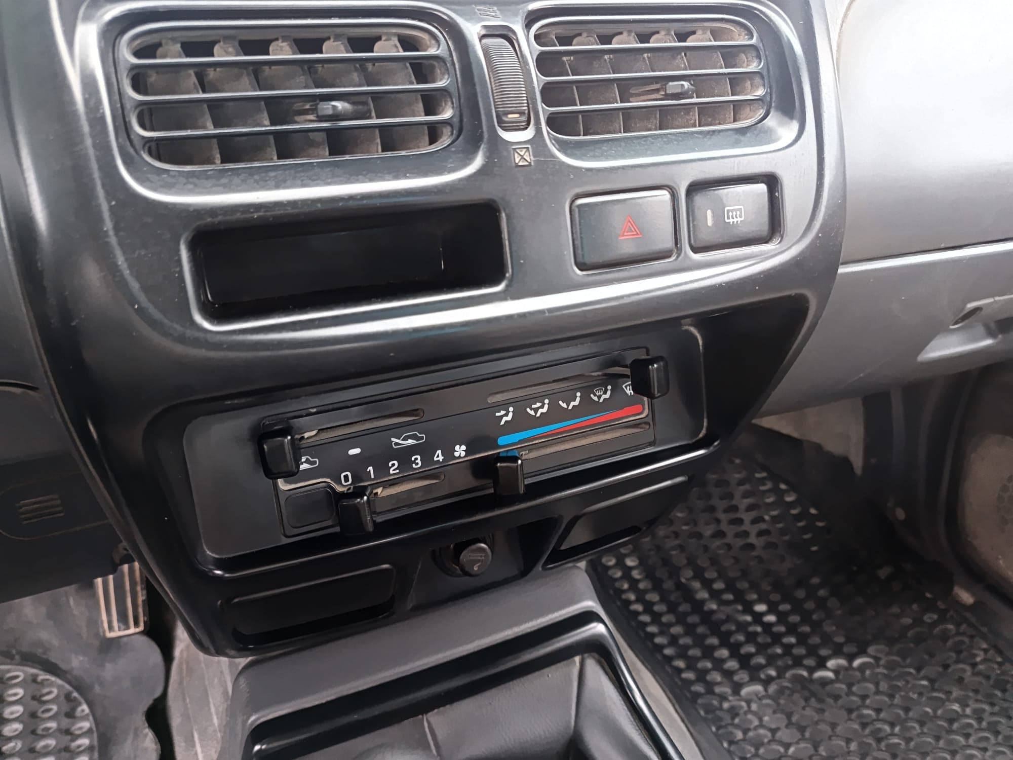 Nissan Pick UP 2.5 TD 4WD · Ano 2000 — imagem 43